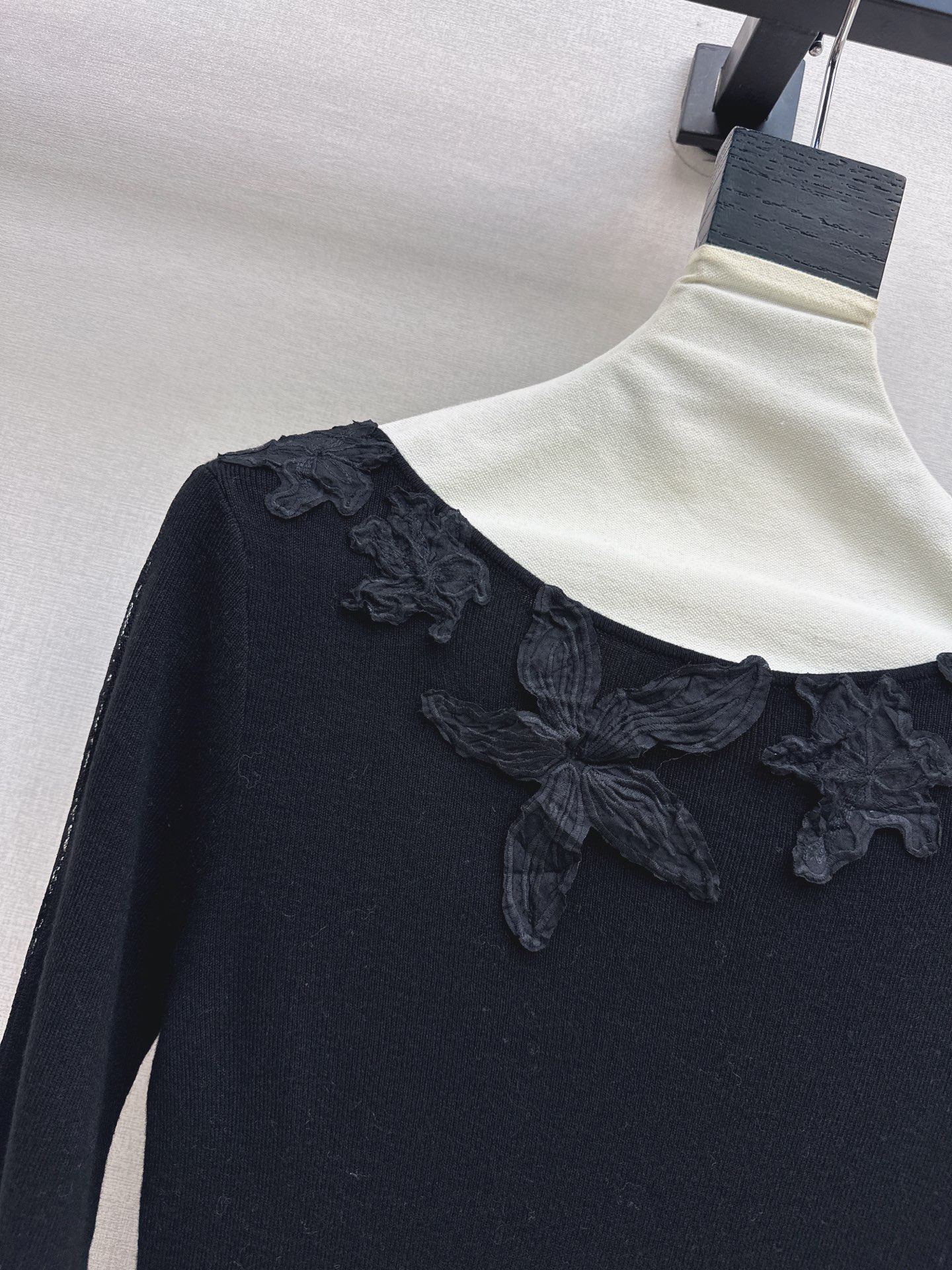 ES 26fw lace embroidery knit basic tee
