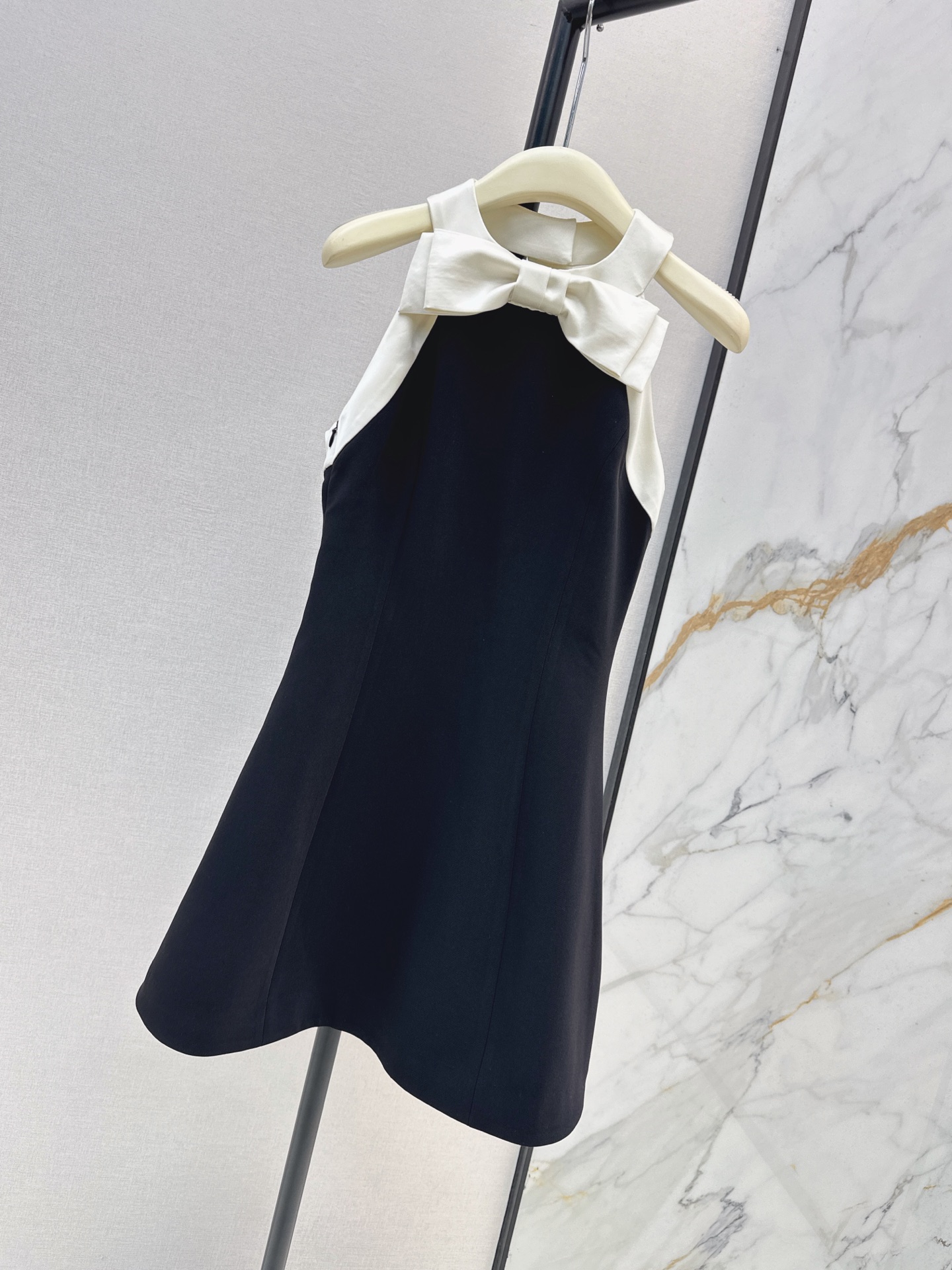 Valen 26fw halter neck dress