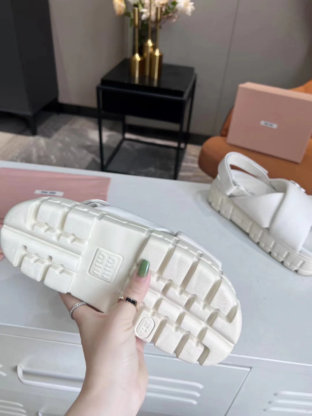 M leather sandals