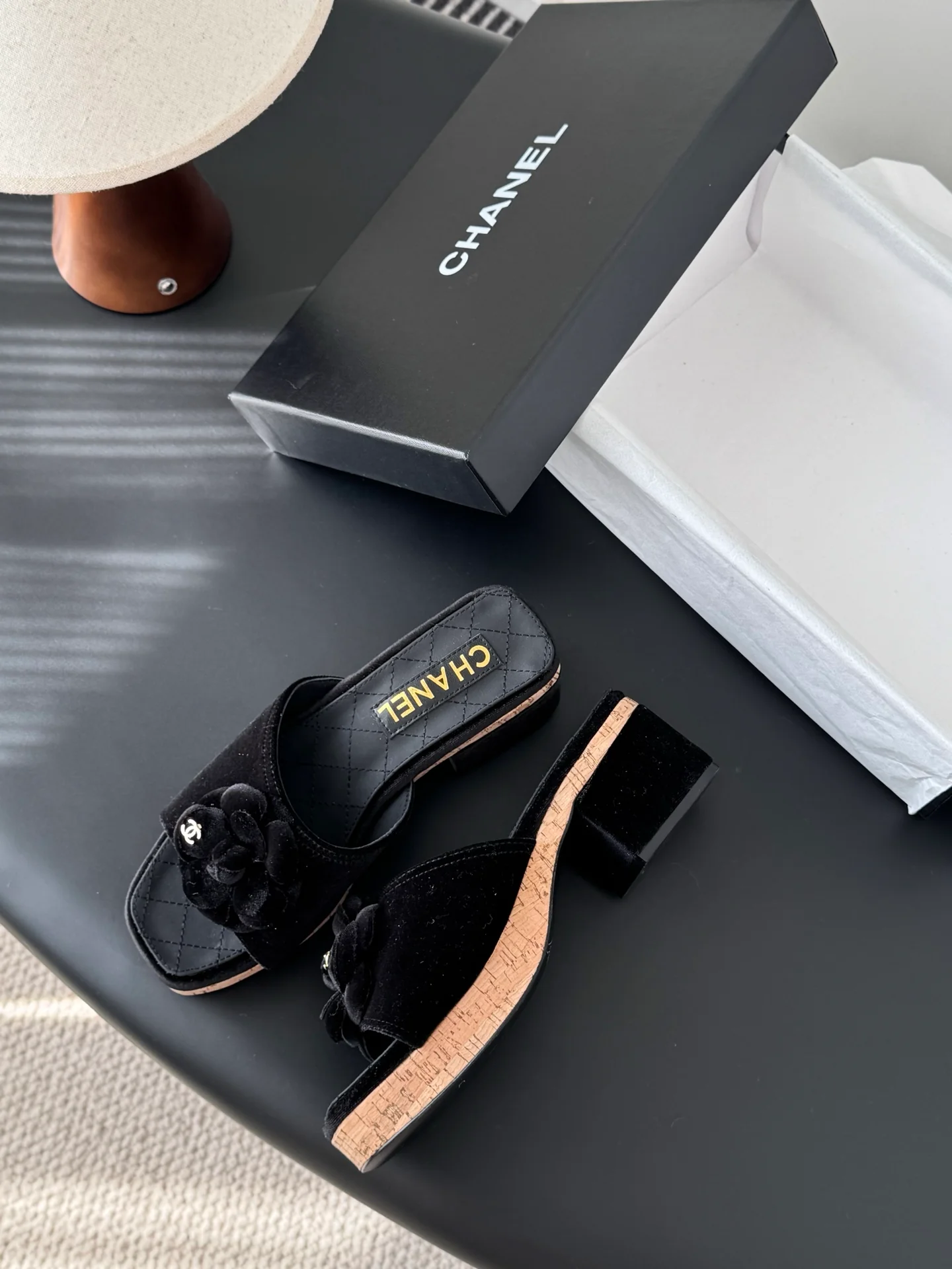 Chan 26ss camellia sides sandals