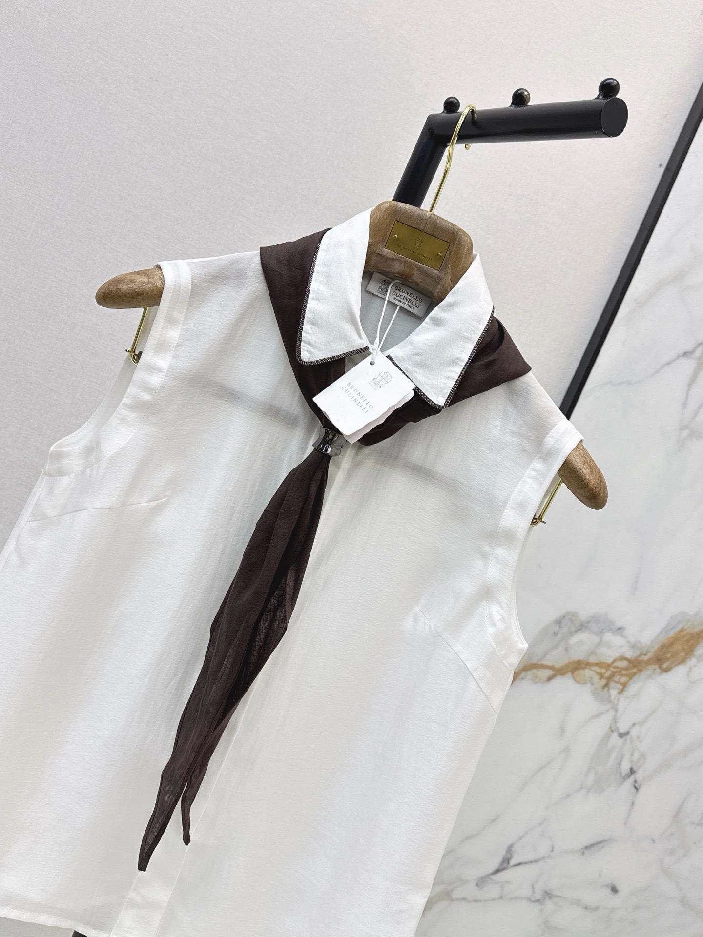 Brun 26fw sleeveless scraf shirt