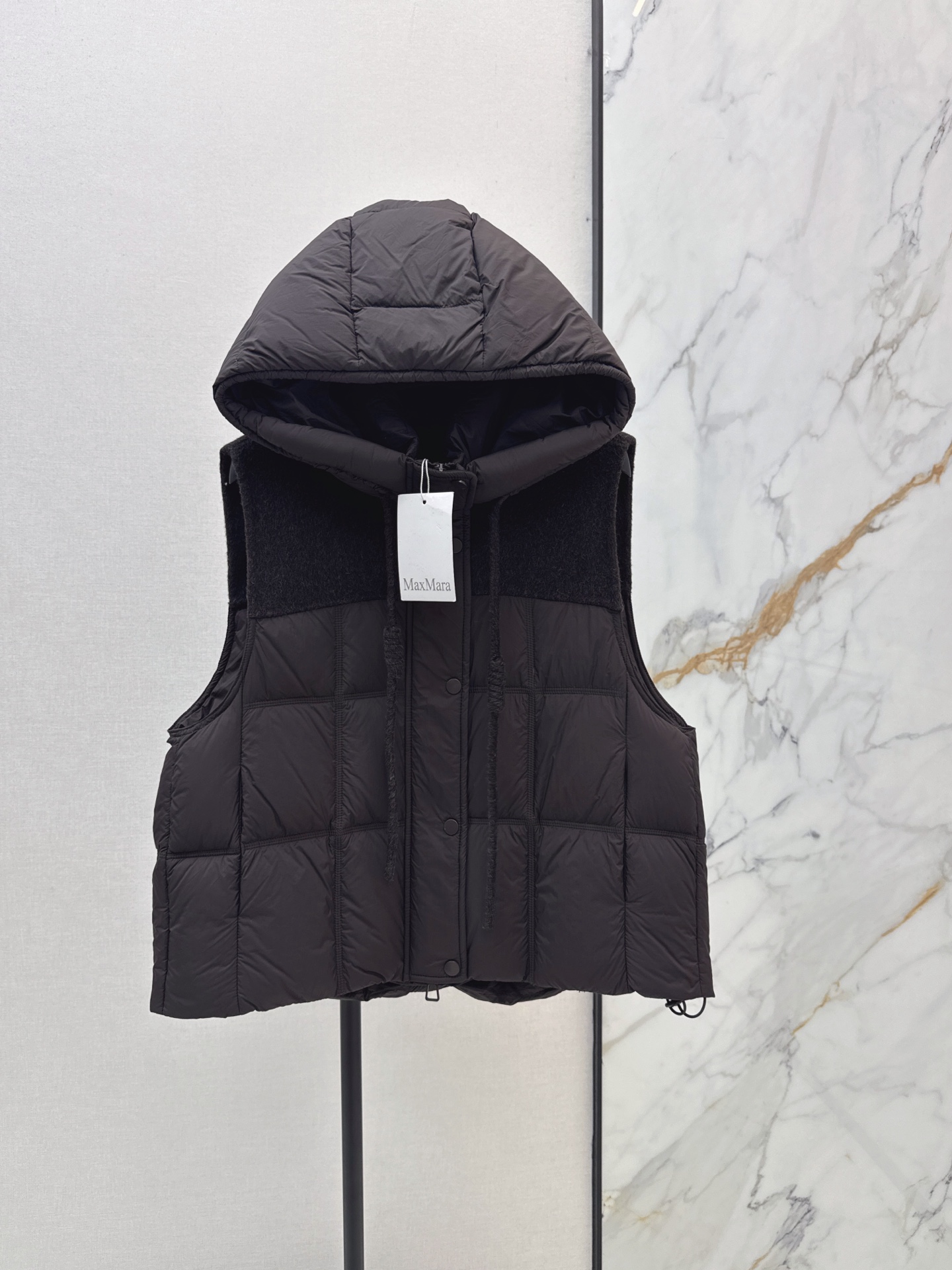 Max 26fw knit contract hooded down vest