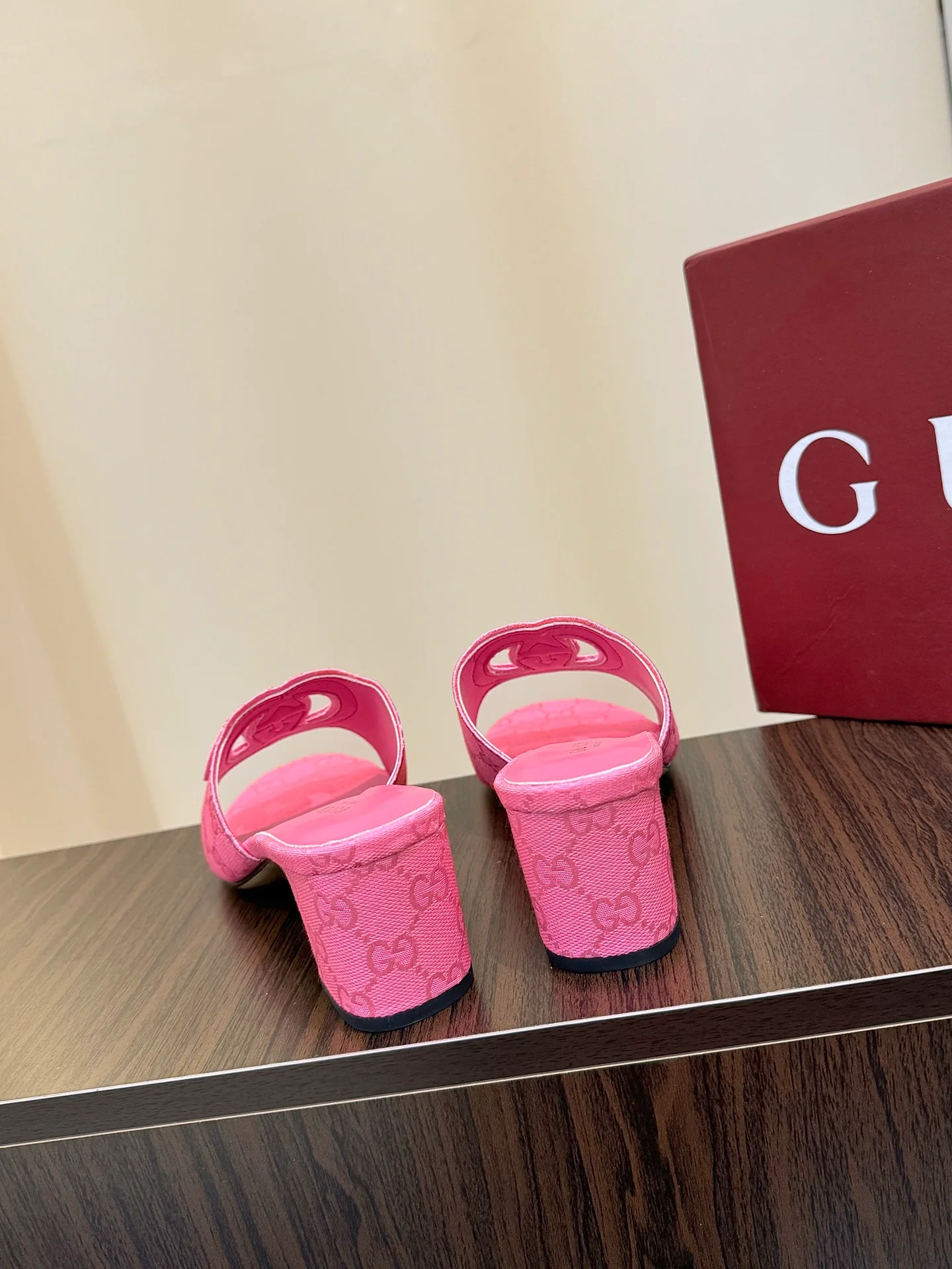 Gucc 25fw slide sandals