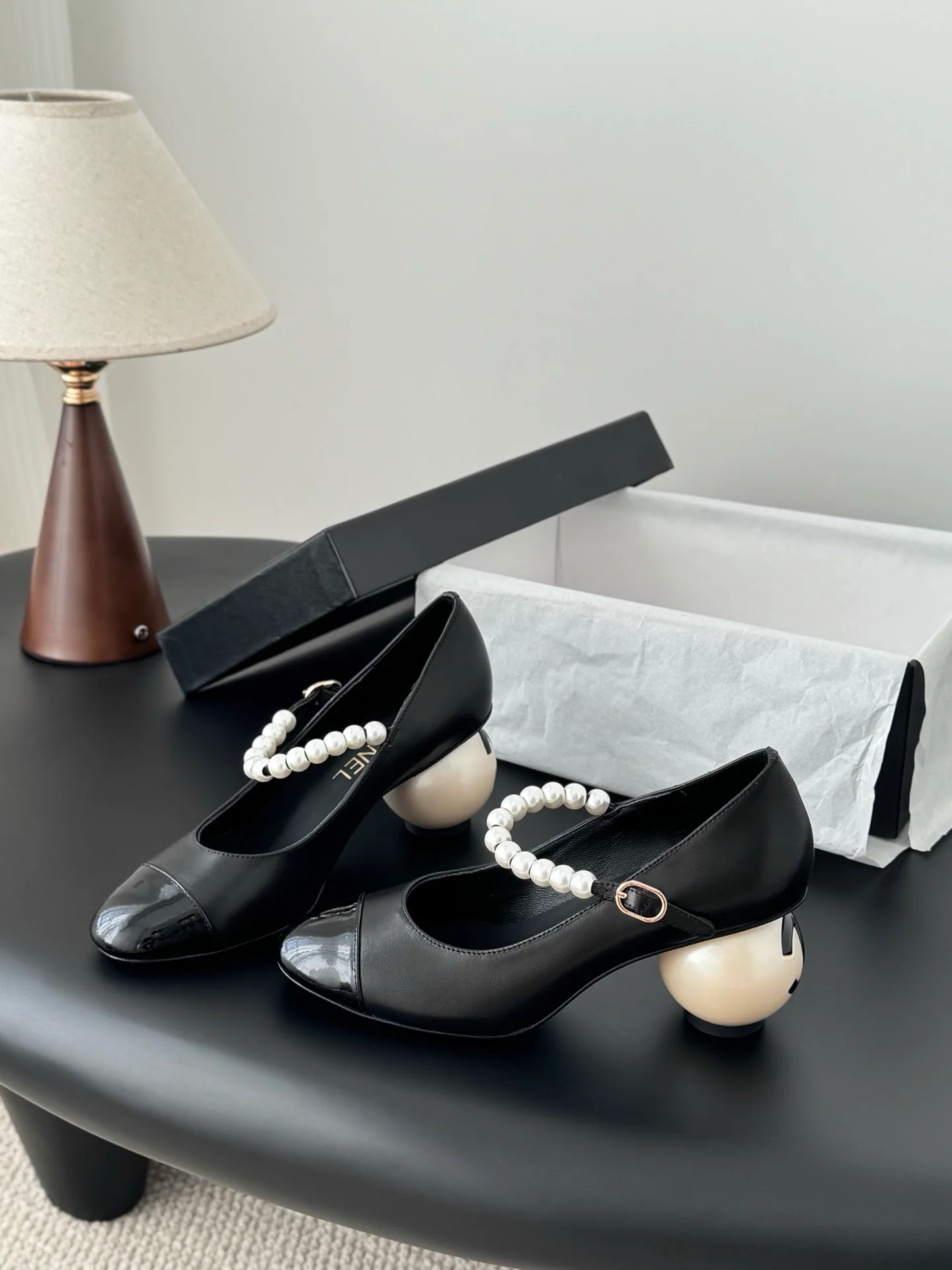 Chan 26ss pearl mary jane flats