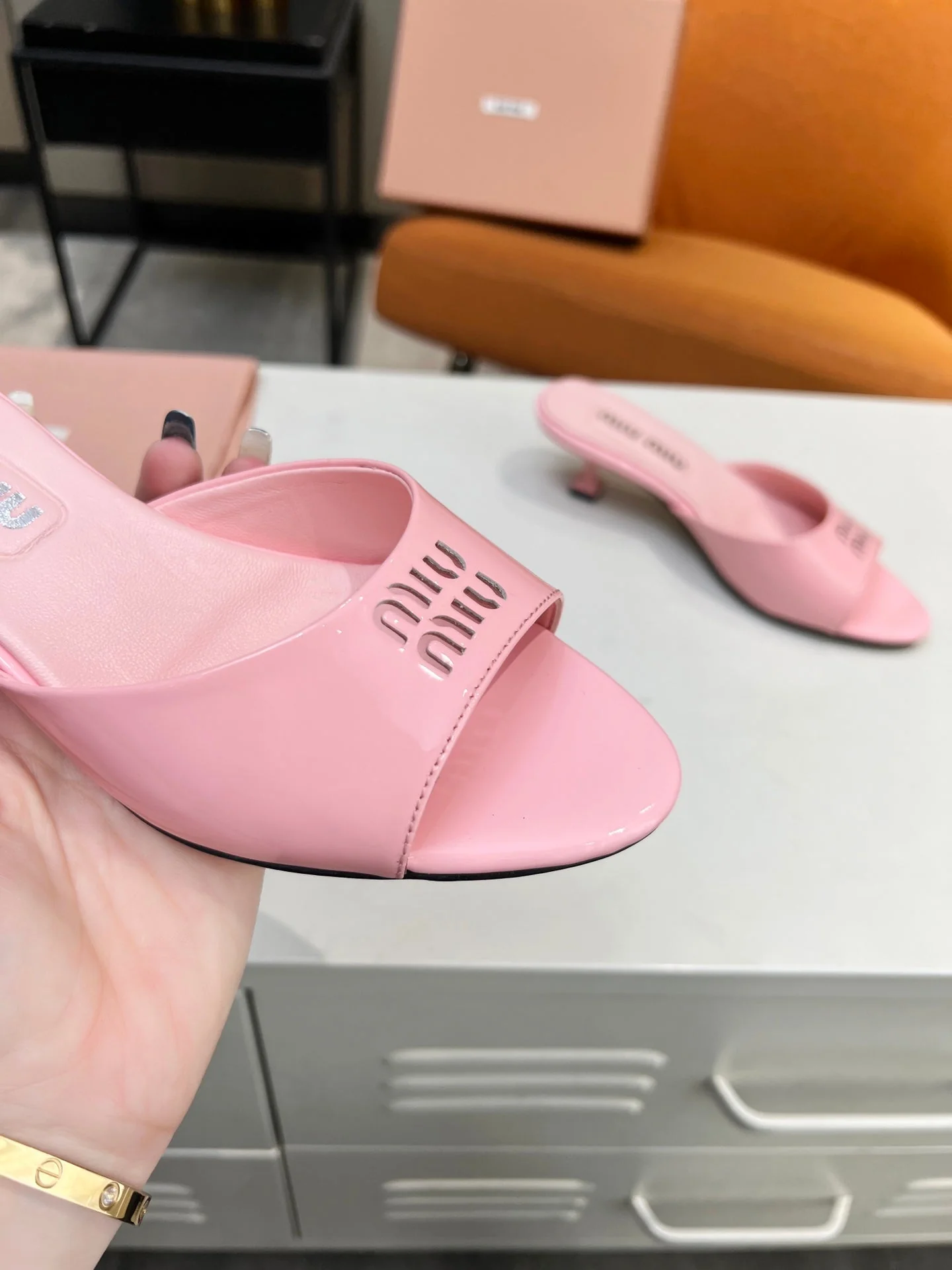 Mi leather slippers