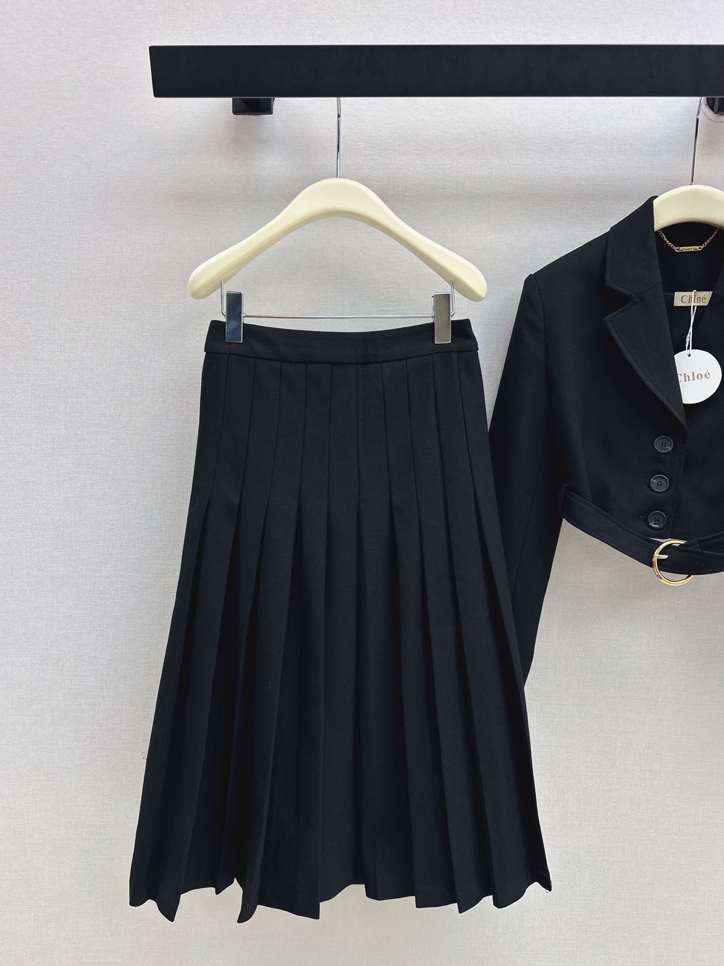 Chol 26fw cropped jacket pleated skirt