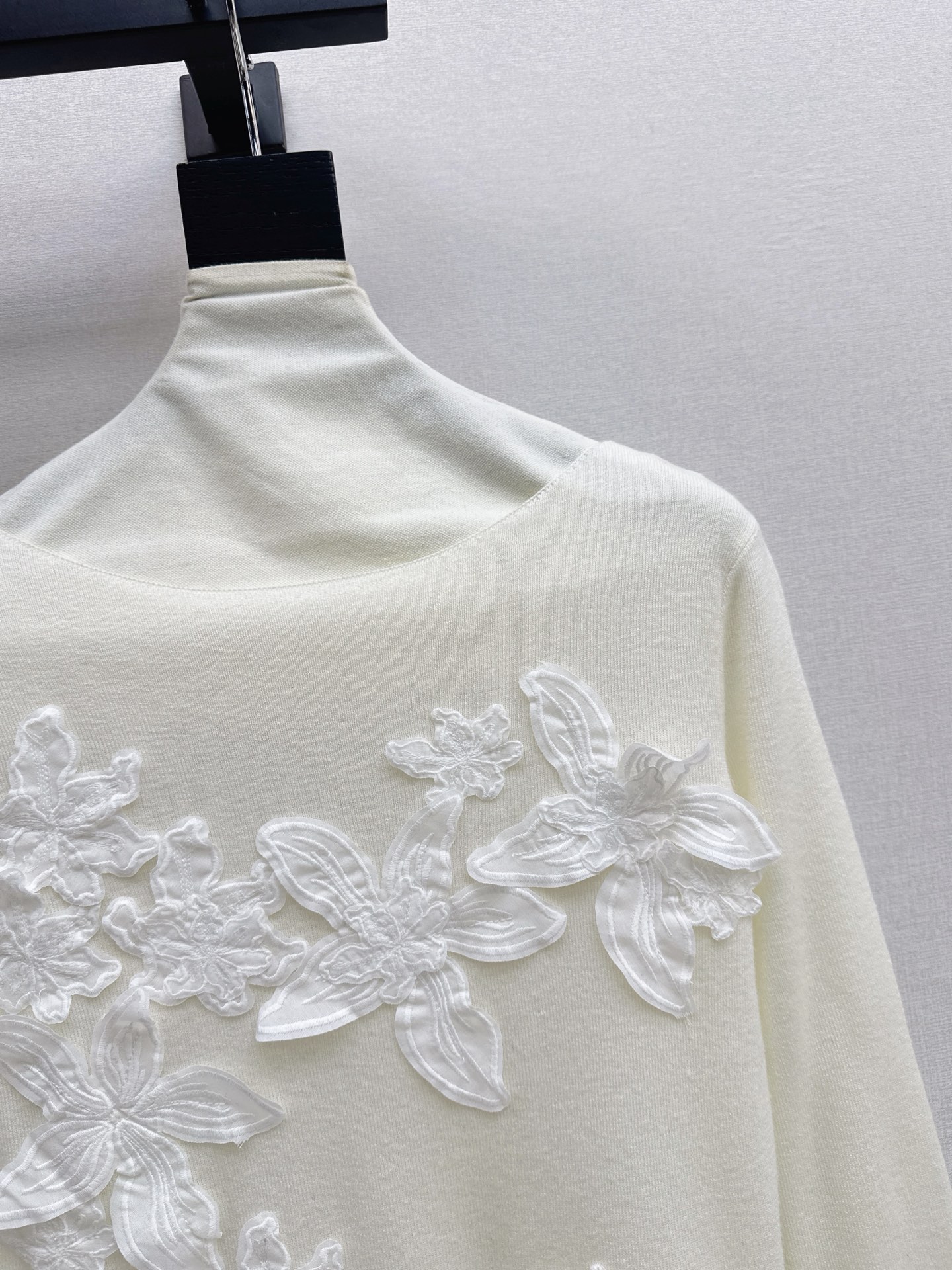 ES 26fw lace embroidery knit sweater