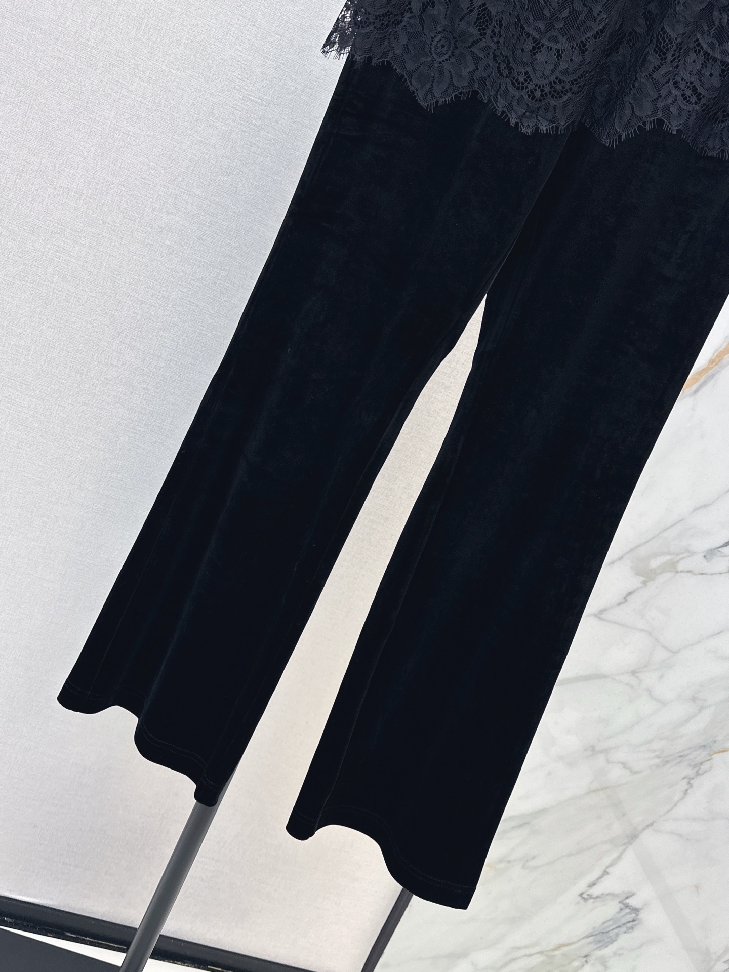 Miu 26fw lace-overlay velvet flared pants