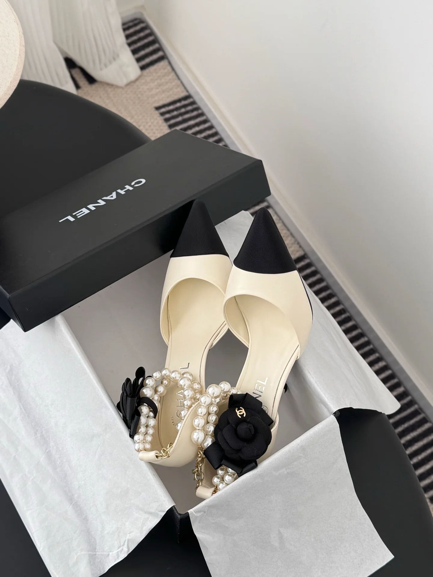 Chan 25fw pearl chain stilettos pumps