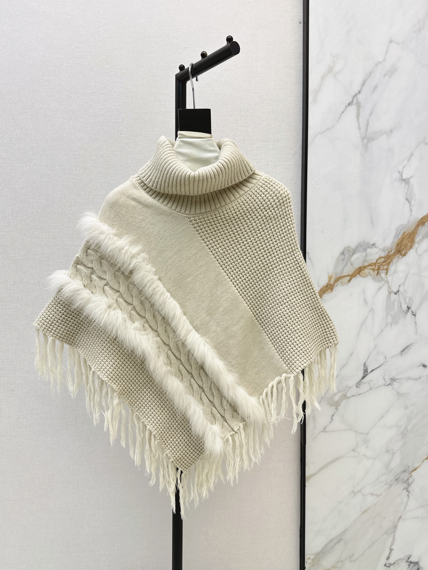 Fen 26fw fur-trim cape jacket
