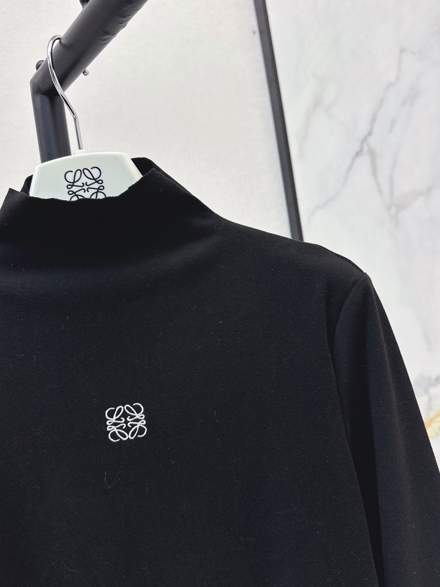 Loe 26fw high neck basic tee