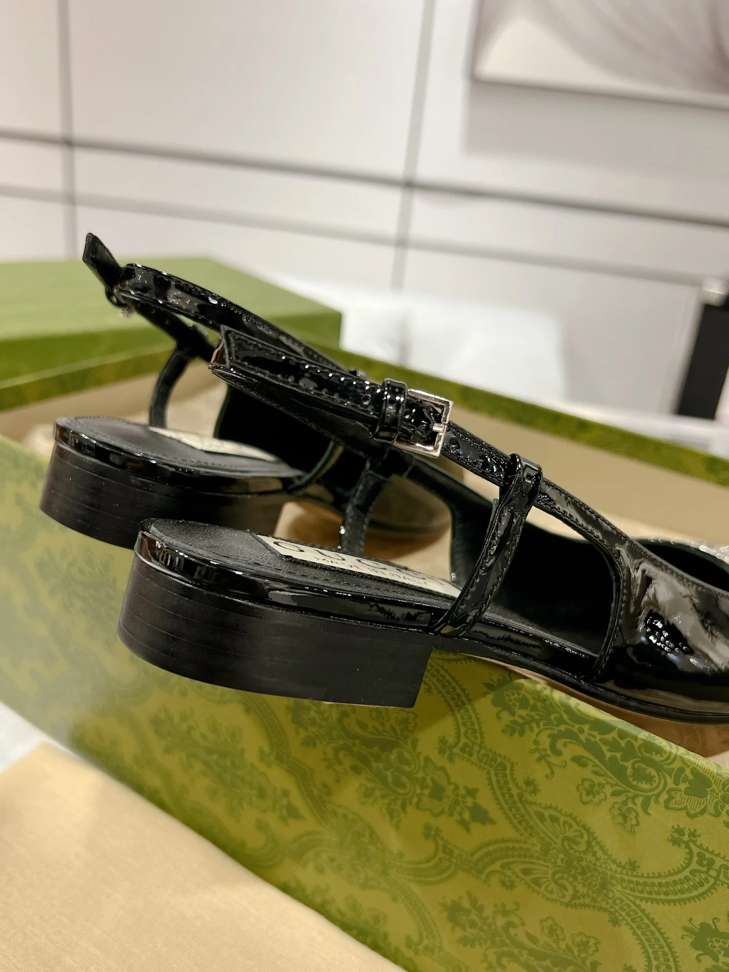 Gucc 25fw slingback flats with crystal diamond bling sandals