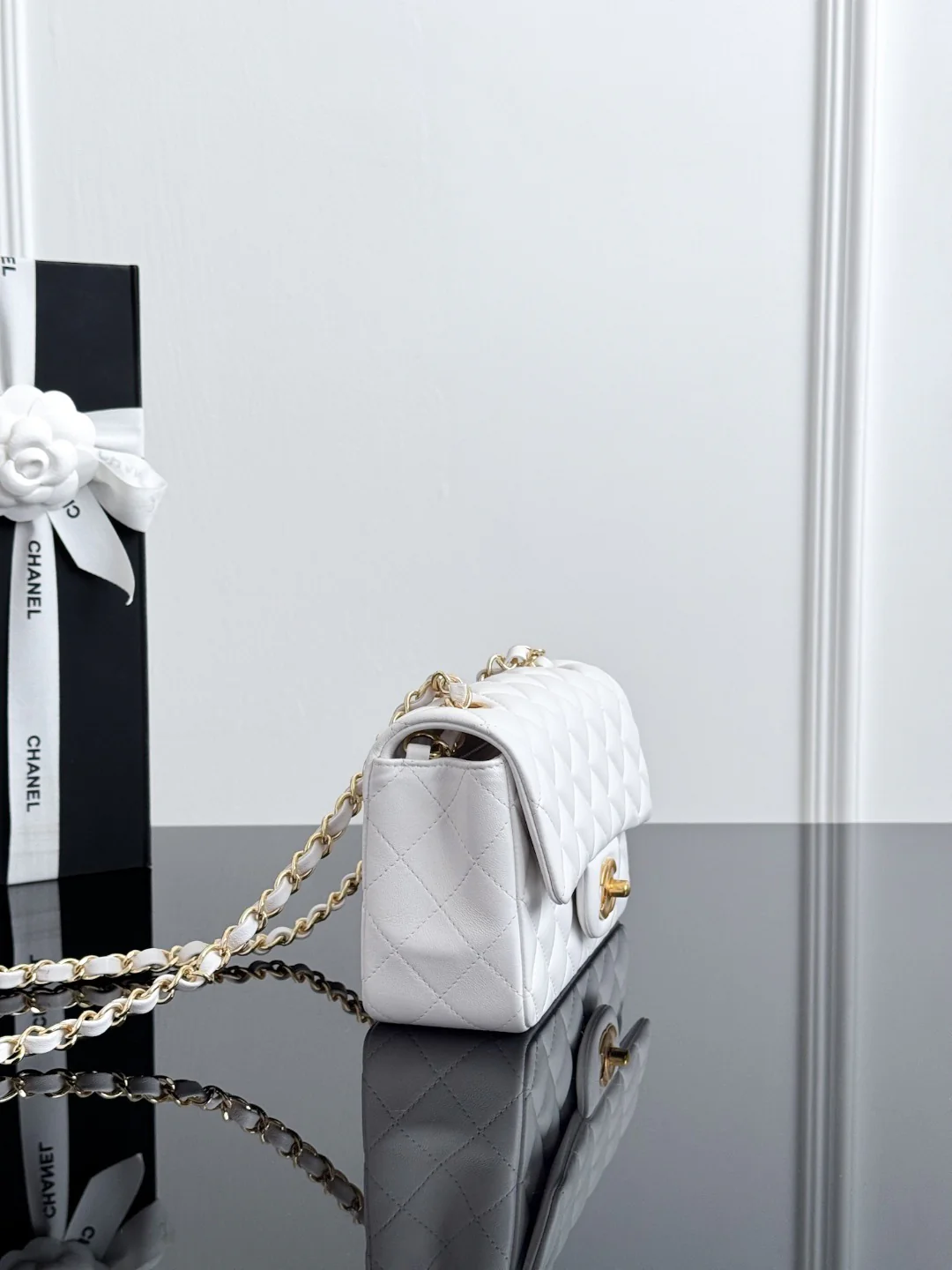 Chan cf20 chain shoulder bag