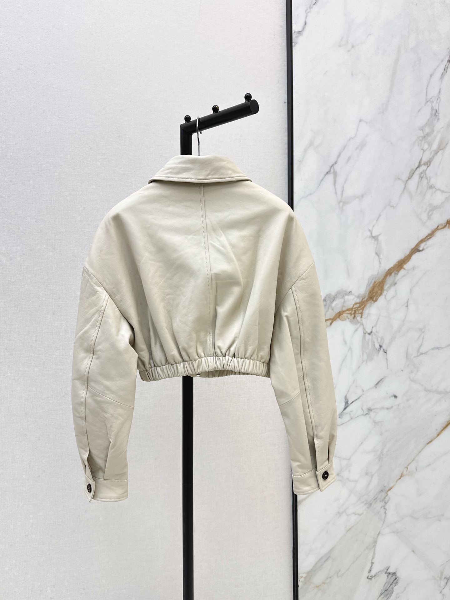 Pra 26fw cropped leather jacket