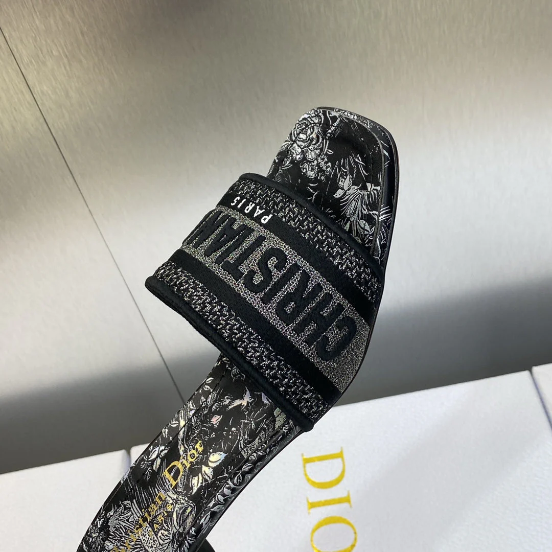 CD 25ss DWAY slippers