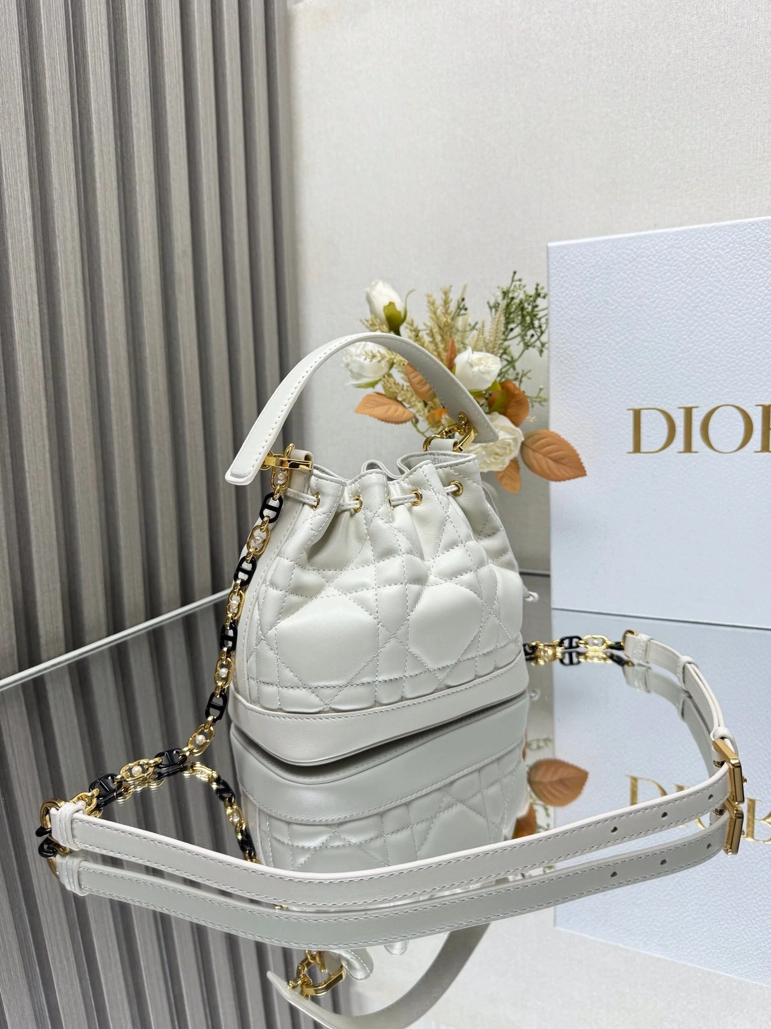 D Small Jolie Bucket Bag