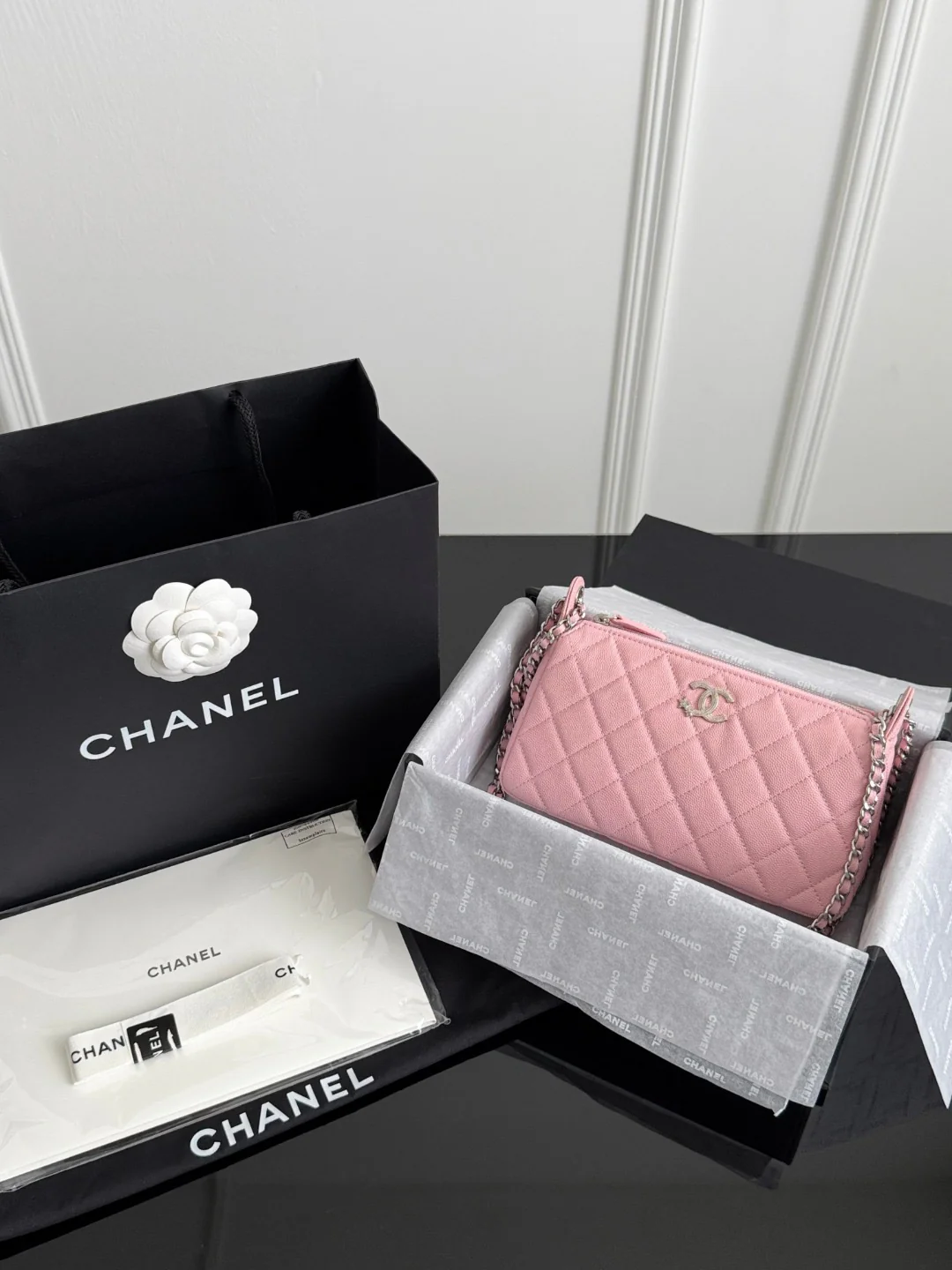 Chan 25B wallet on chain shoulder bags