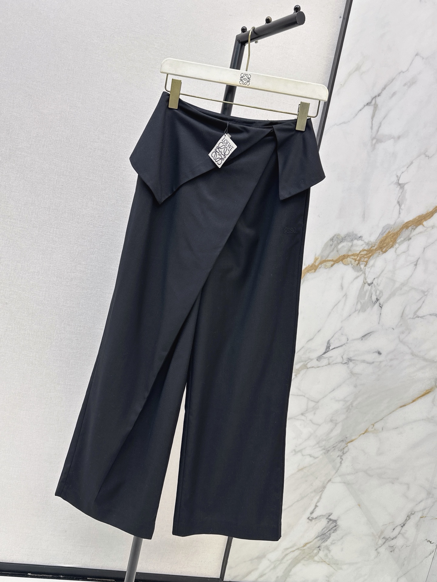 Loe 26fw asymmetric wide-leg pants