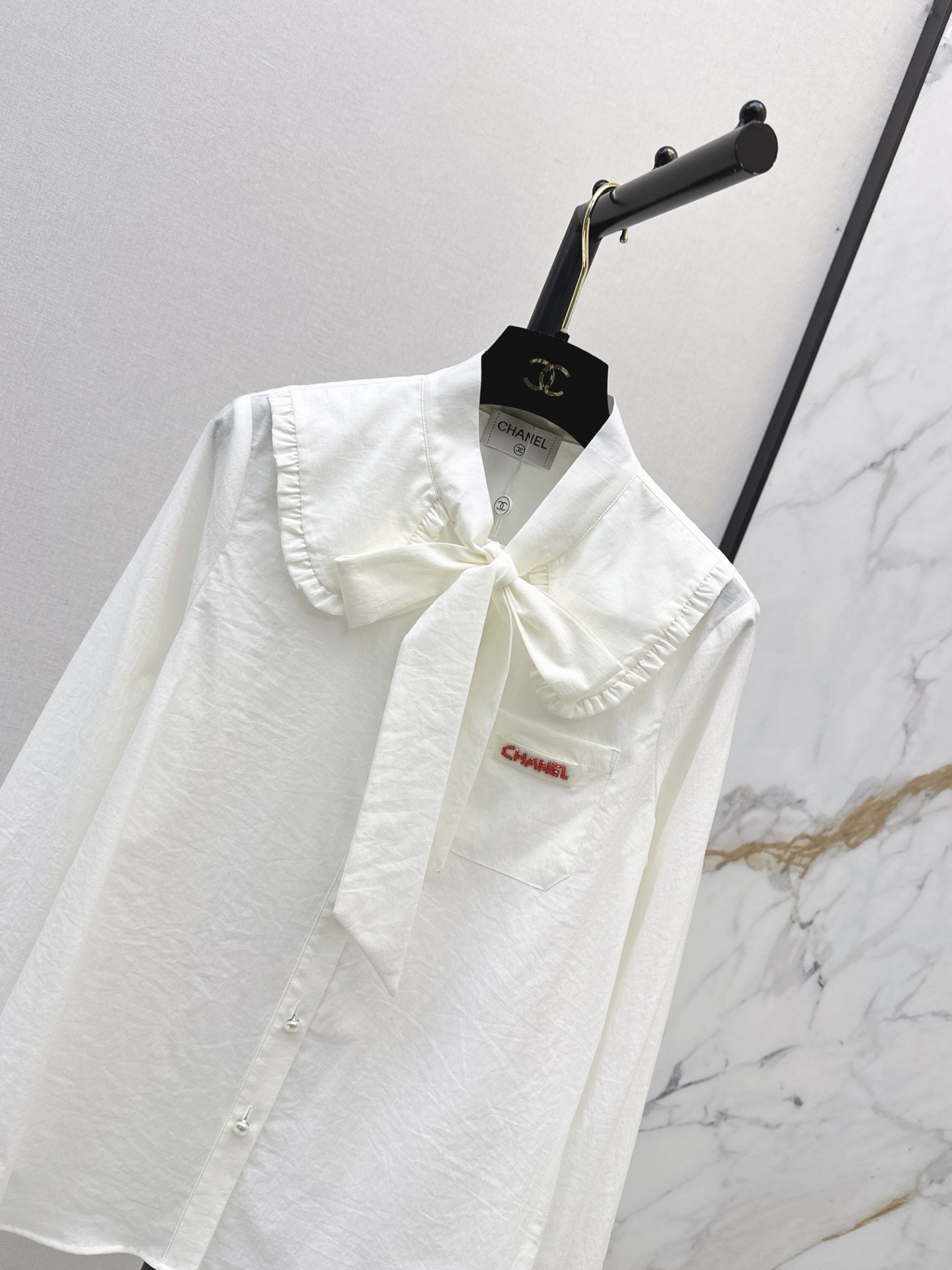Chan 26fw ruffle ribbon shirt
