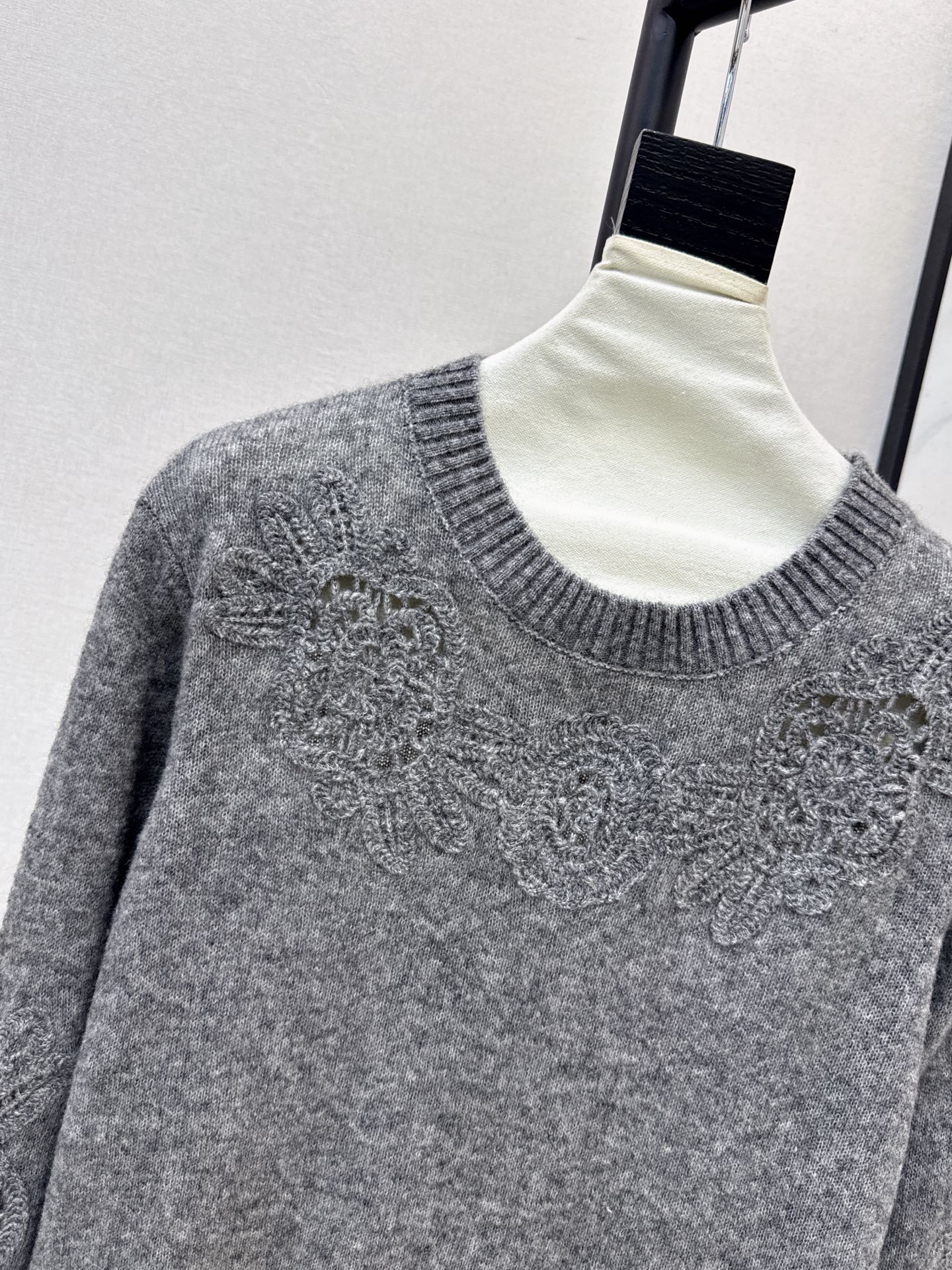 Brun 26fw hollow contract knit sweater
