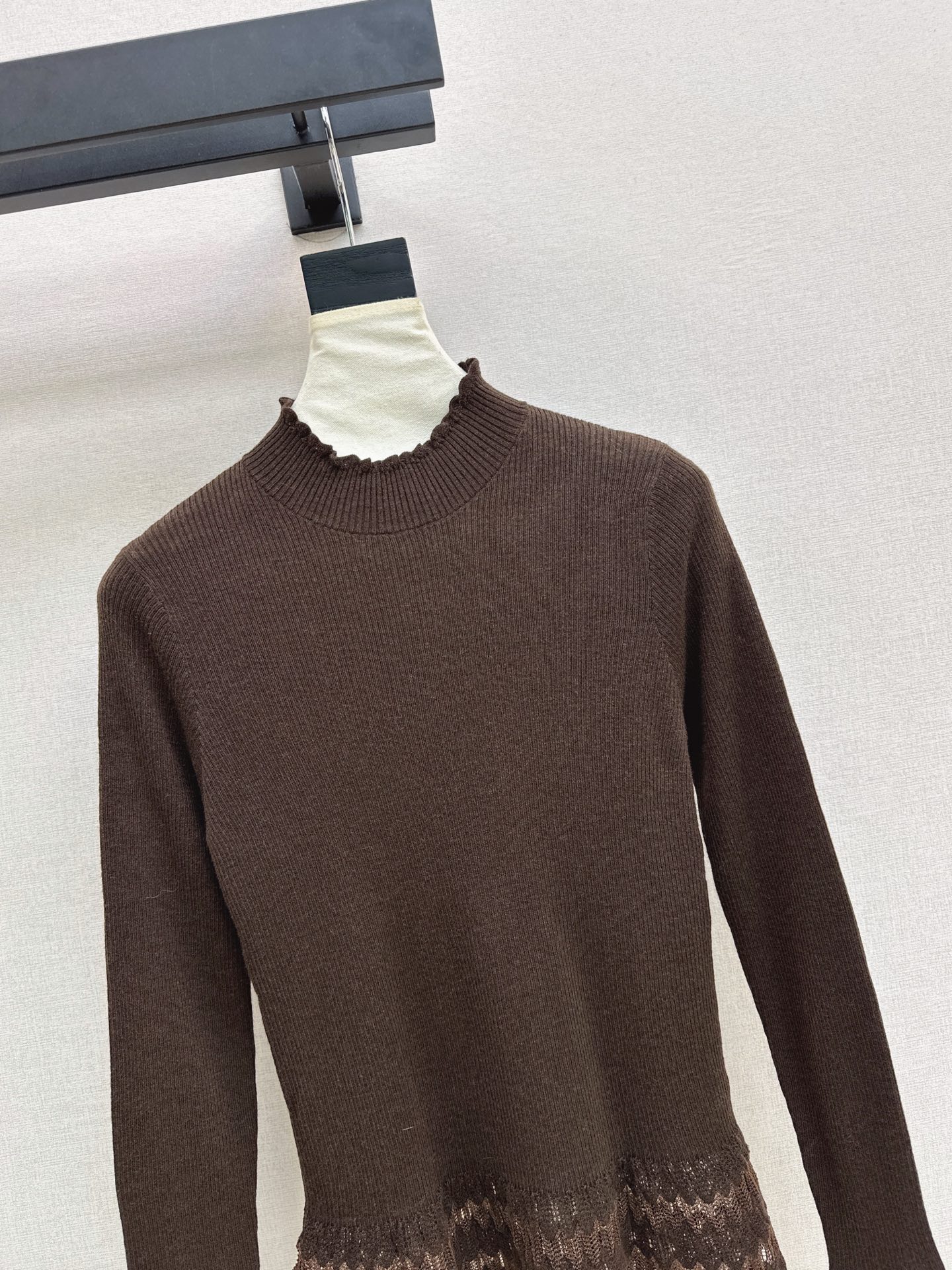 ES 26fw ruffle basic tee