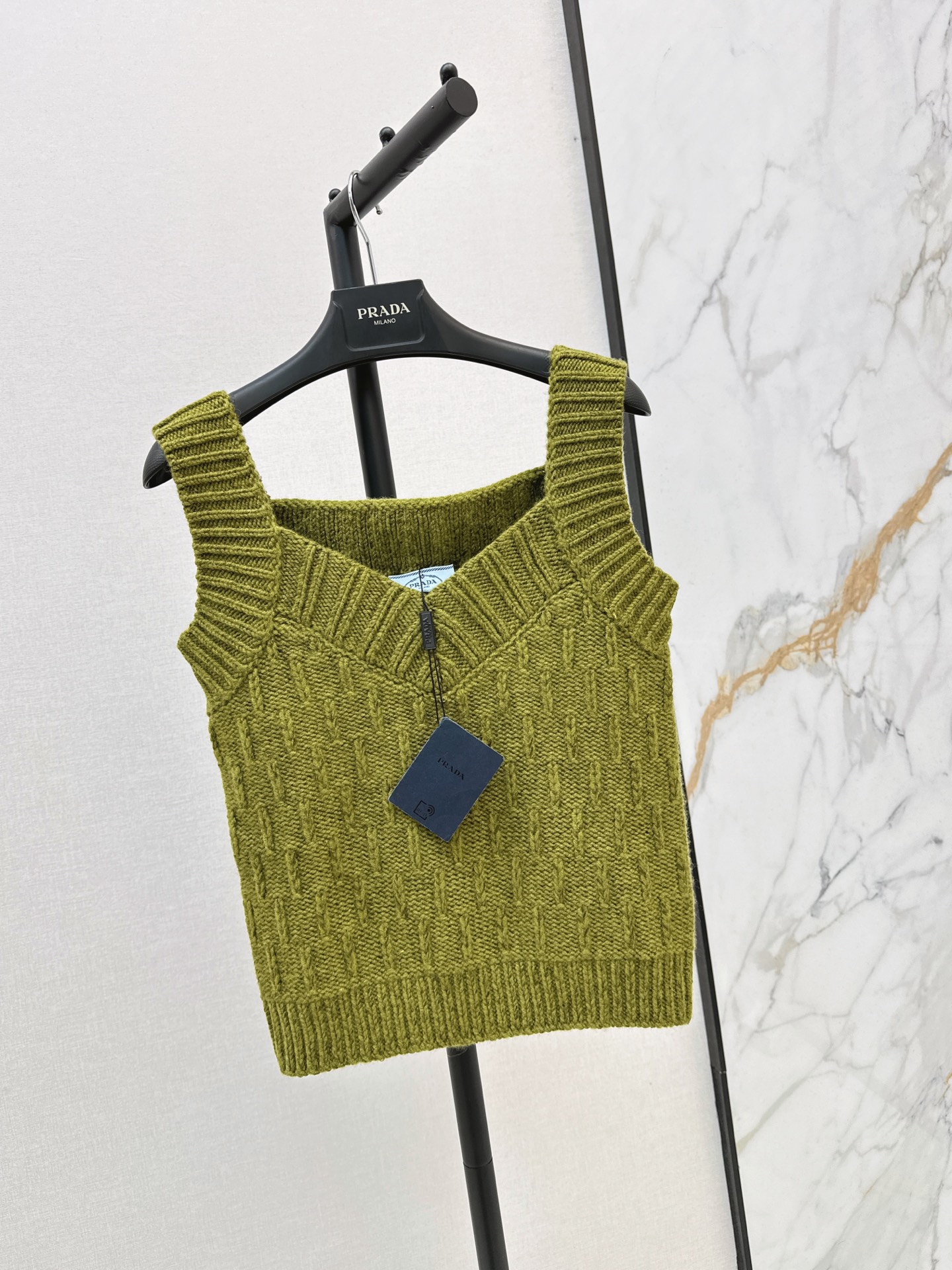 Pra 26fw cable knit vest