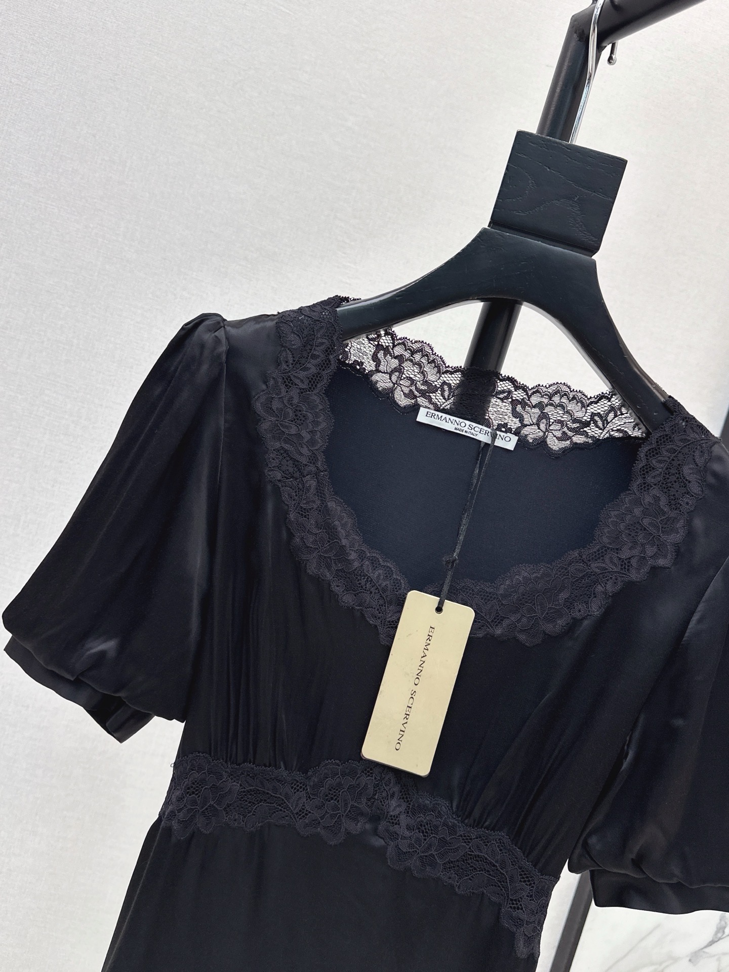 ES 26ss lace trim top