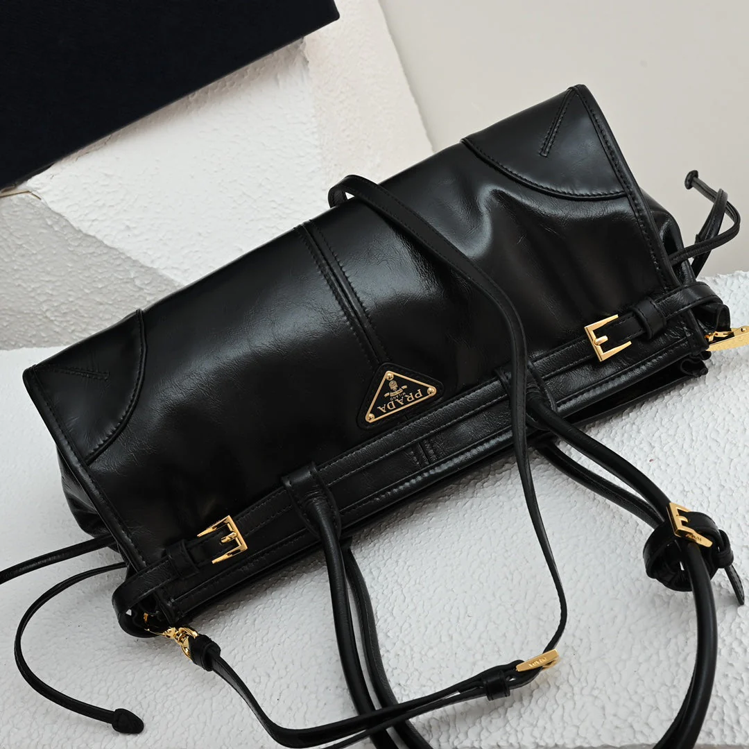 PD LuxSoft Medium leather handbag