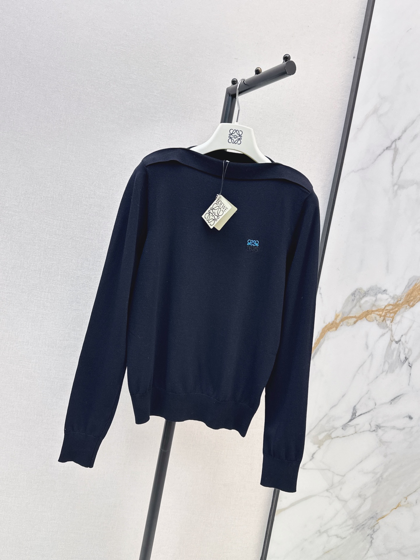 Loe 26fw off shoulder knit top