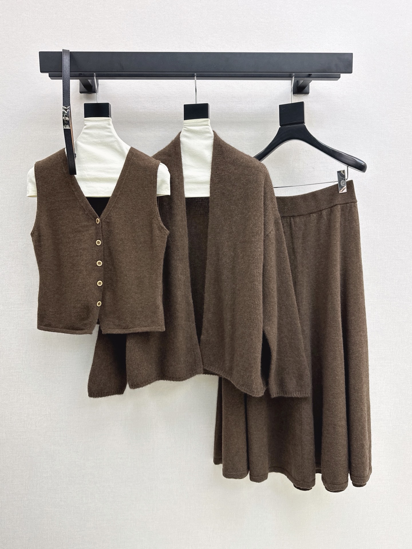 Her 26fw knit cardigan vest pleated skirt sets