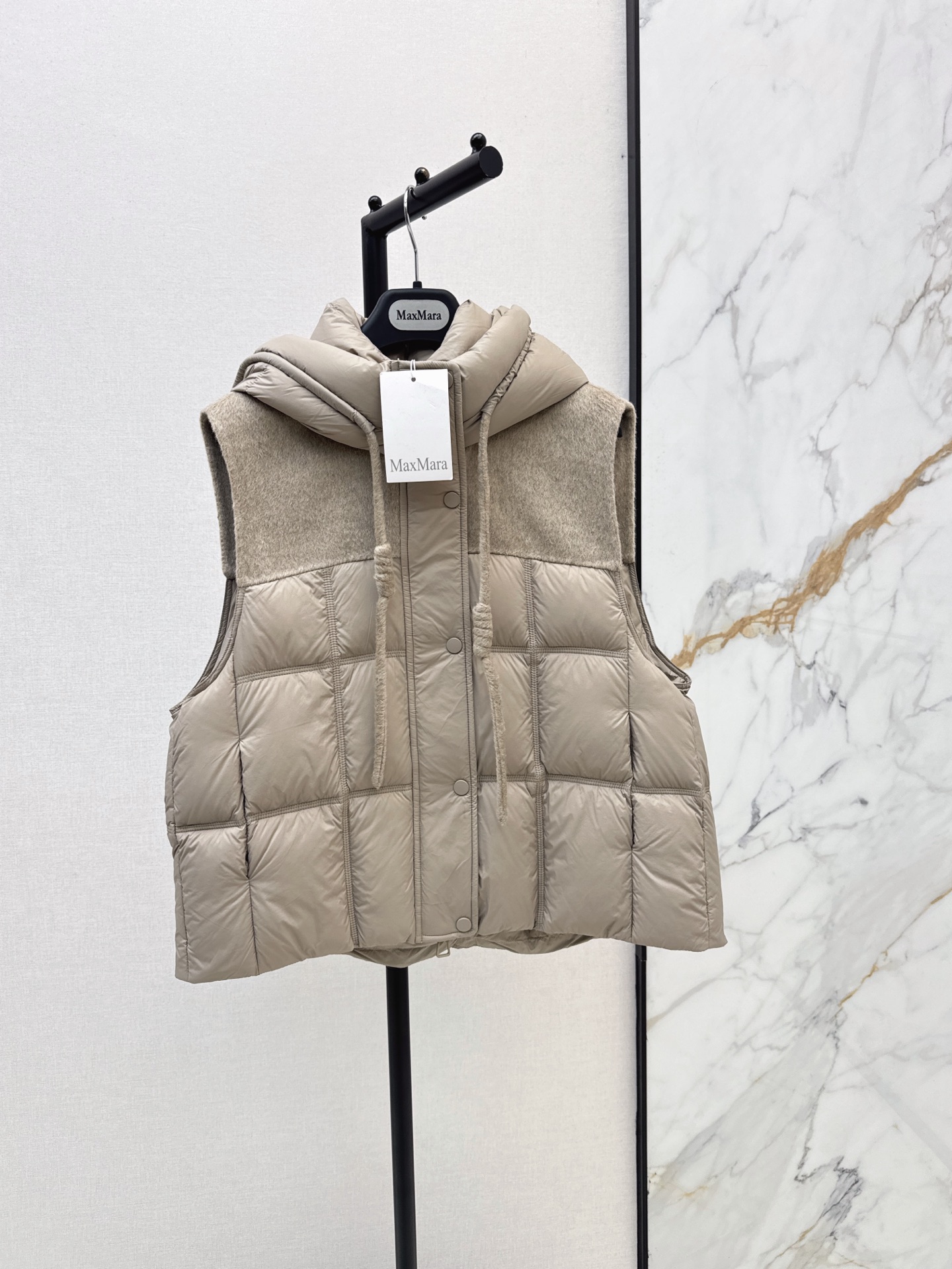 Max 26fw knit contract hooded down vest