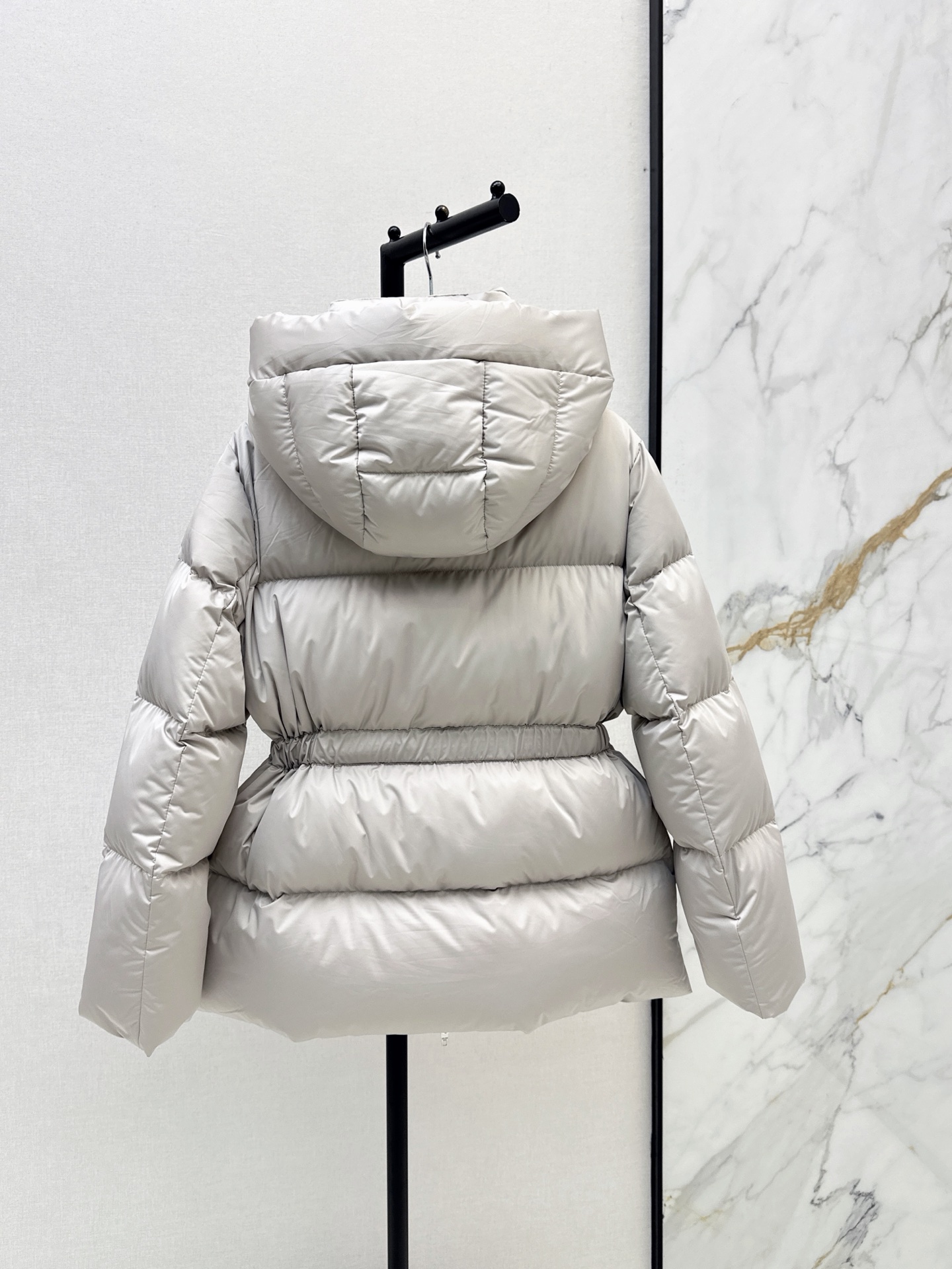 Celi 26fw hooded belted down jacket