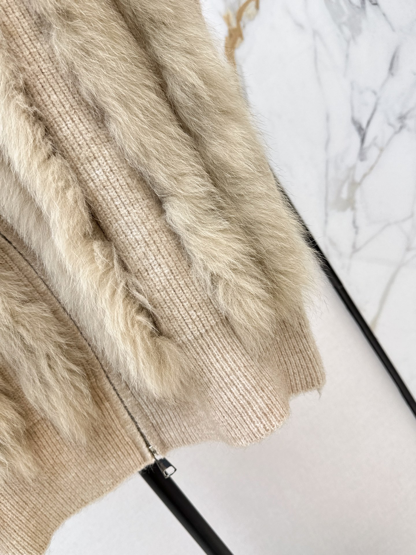 Fen 26fw fur-trim knit vest