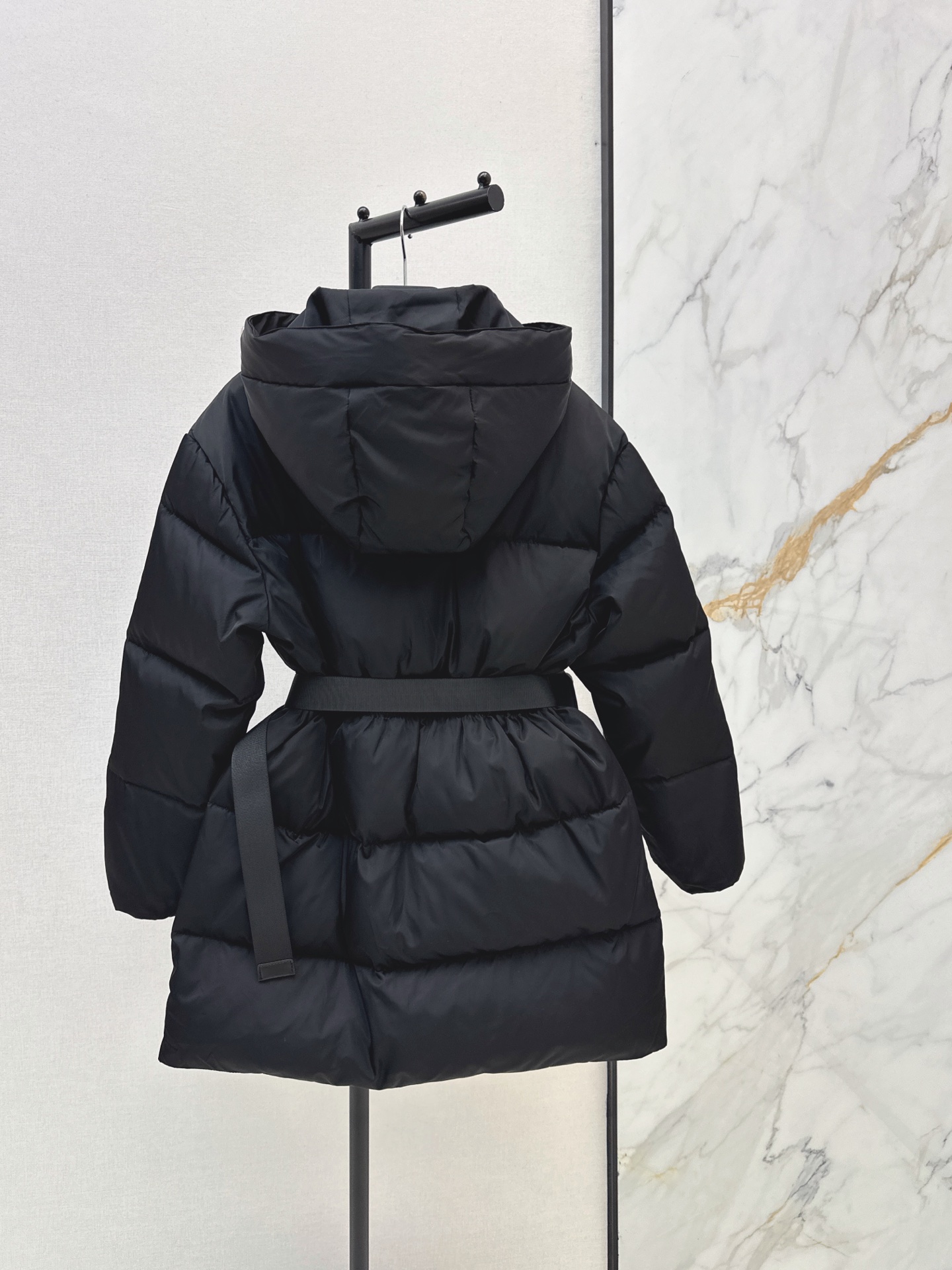 Pra 26fw hooded belted down jacket