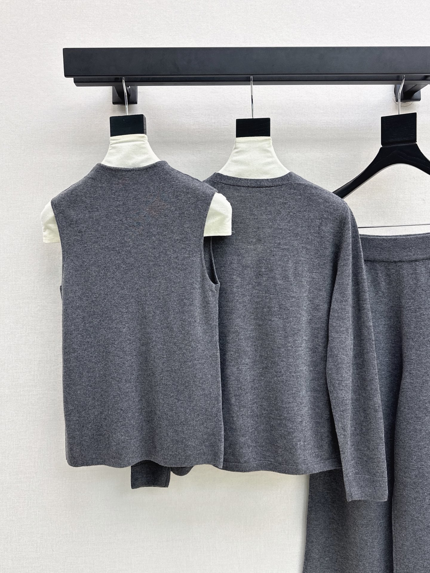 Her 26fw knit vest cardigan pants sets