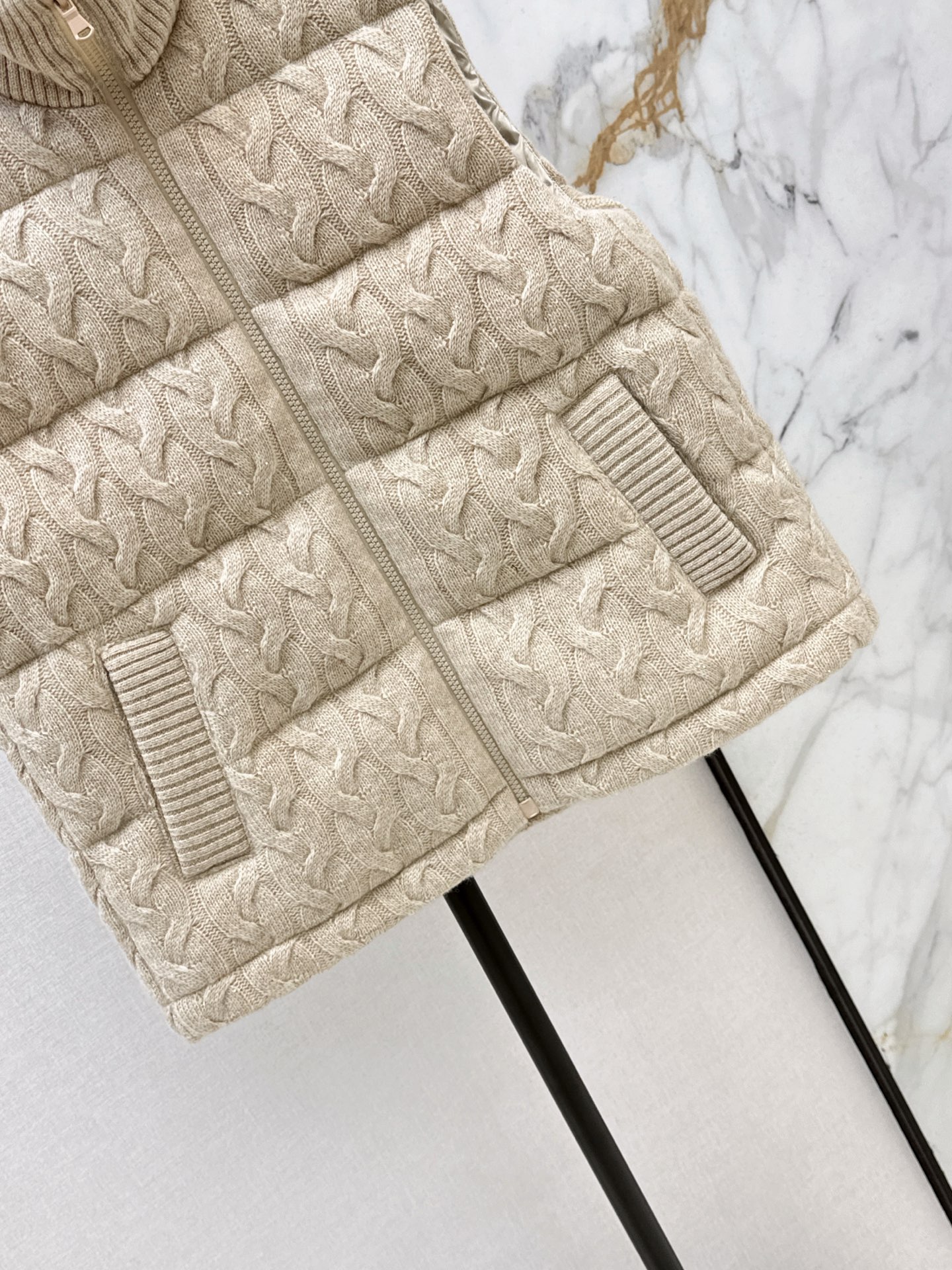 Brun 26fw knit contract down vest