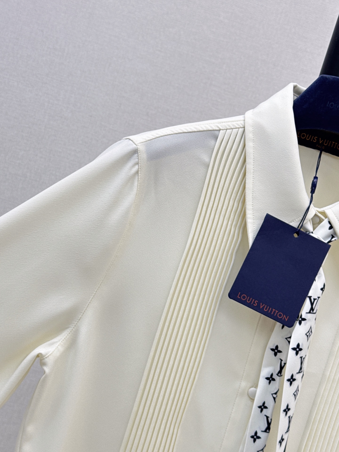 Loui 26fw scraf ribbon shirt