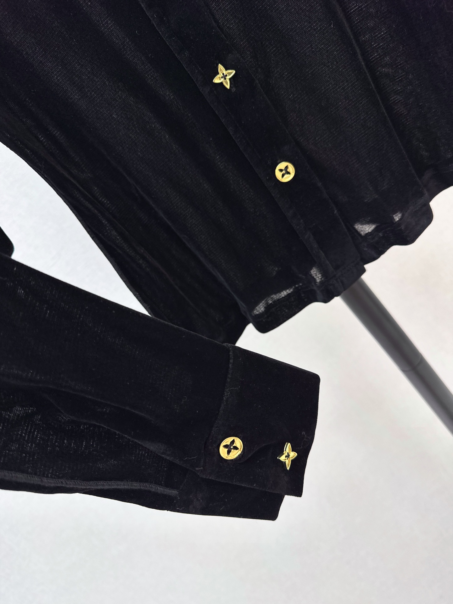 Loui 26fw velvet slim-fit top