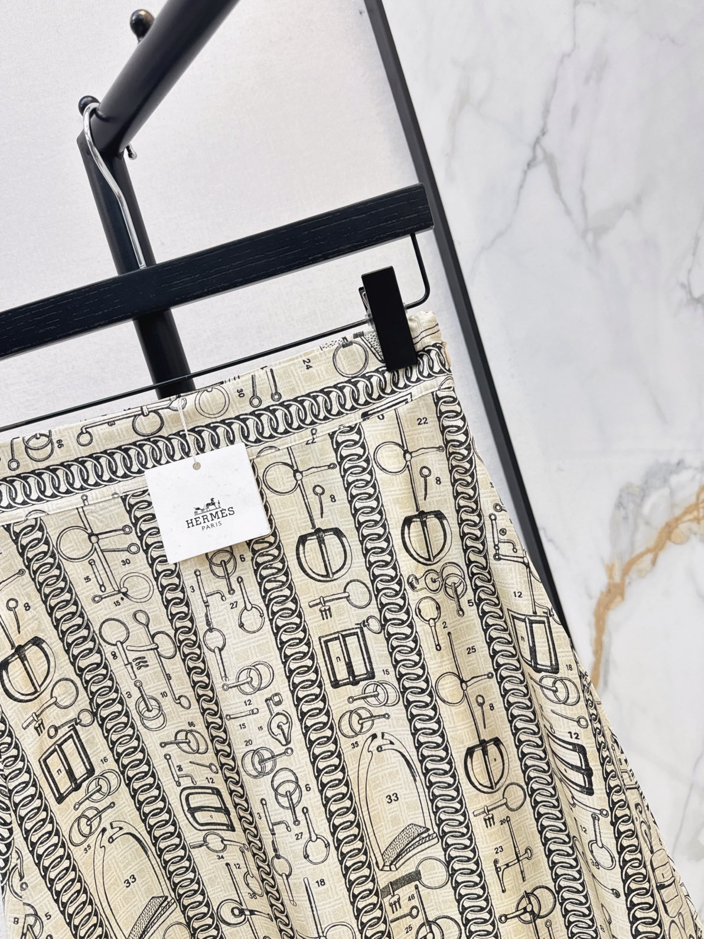 Her 26fw print silk pleated skirt