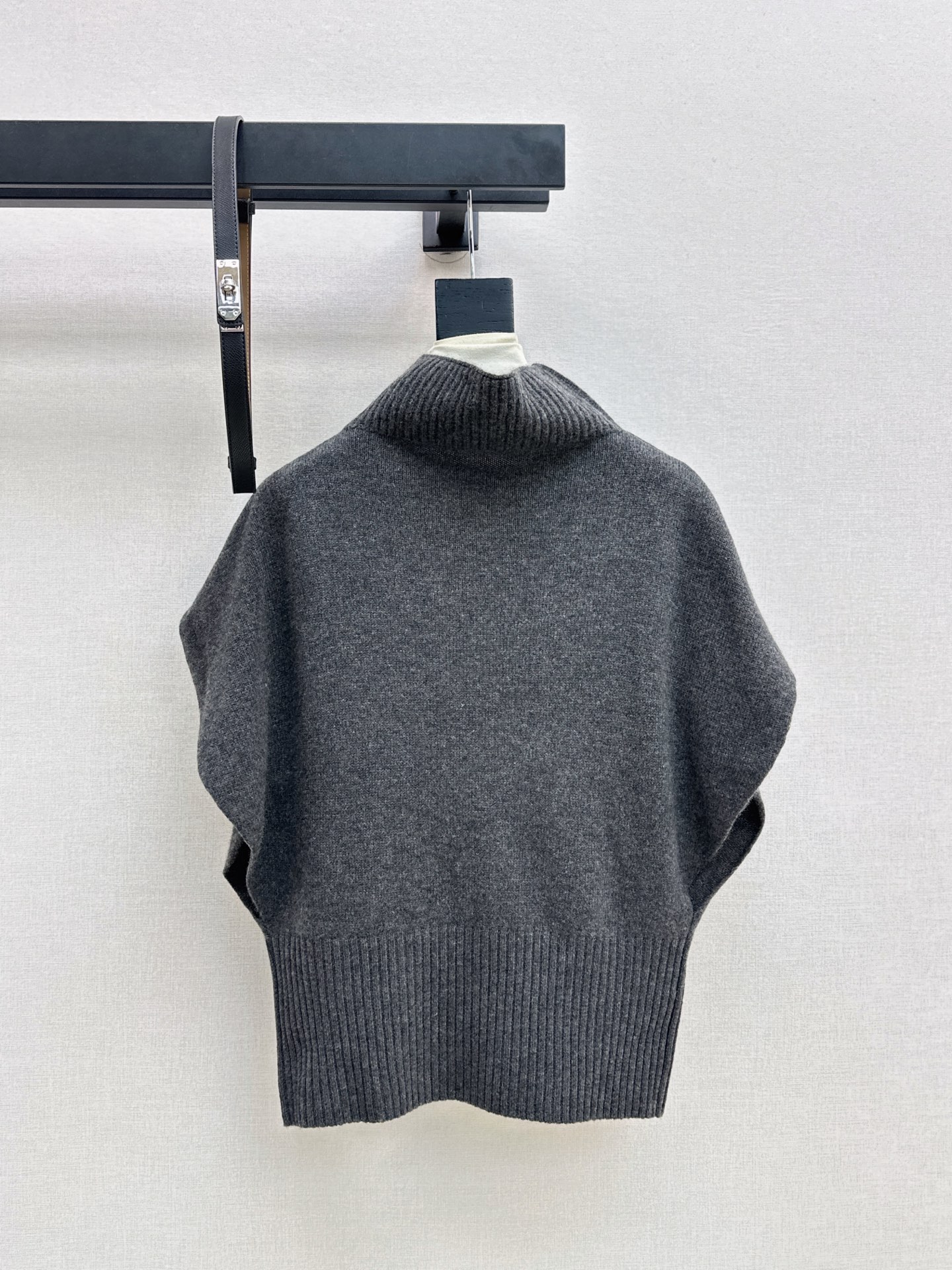 Her 26fw knit vest