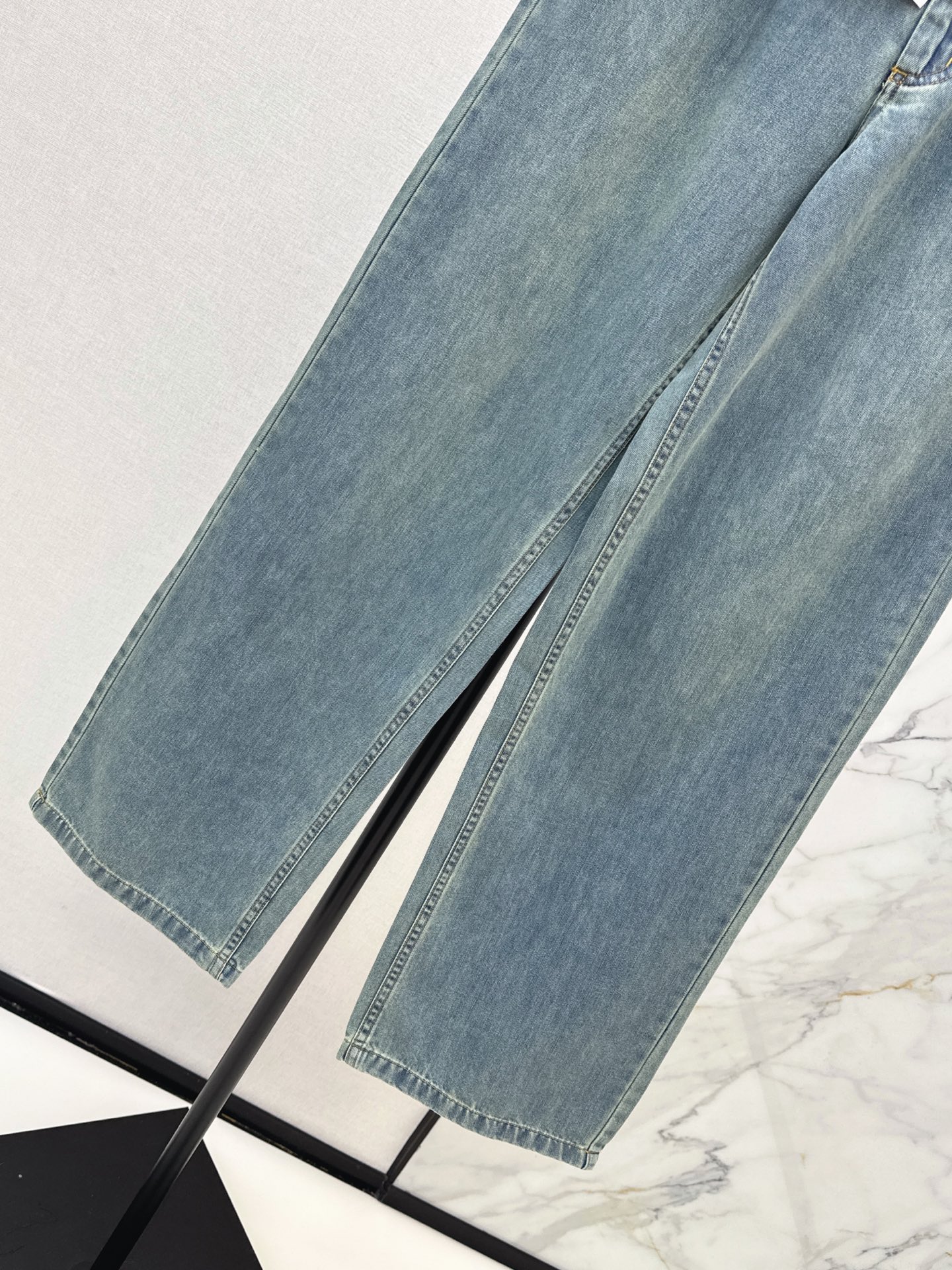 Chan 26ss straigh-leg jeans