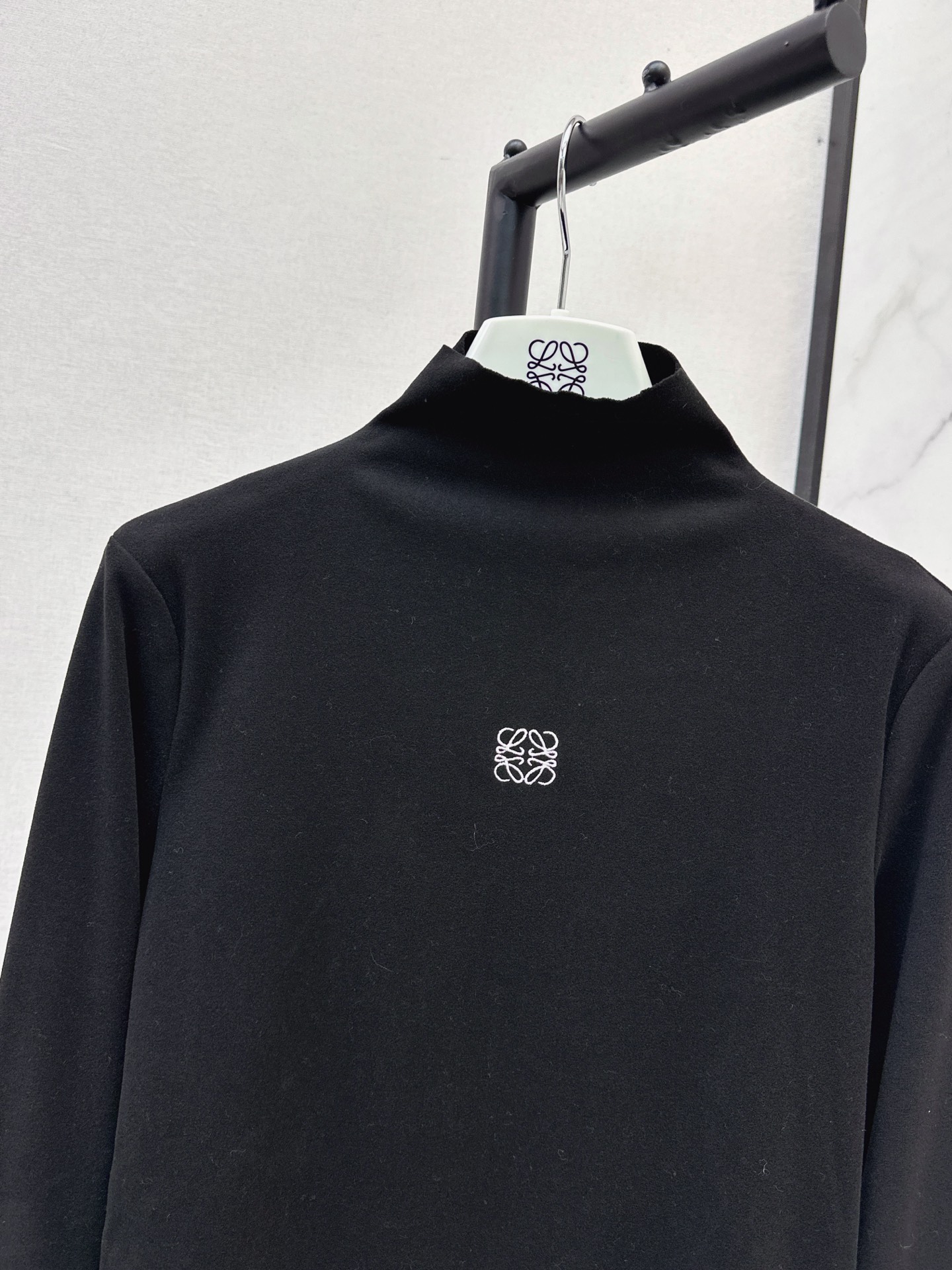 Loe 26fw high neck basic tee