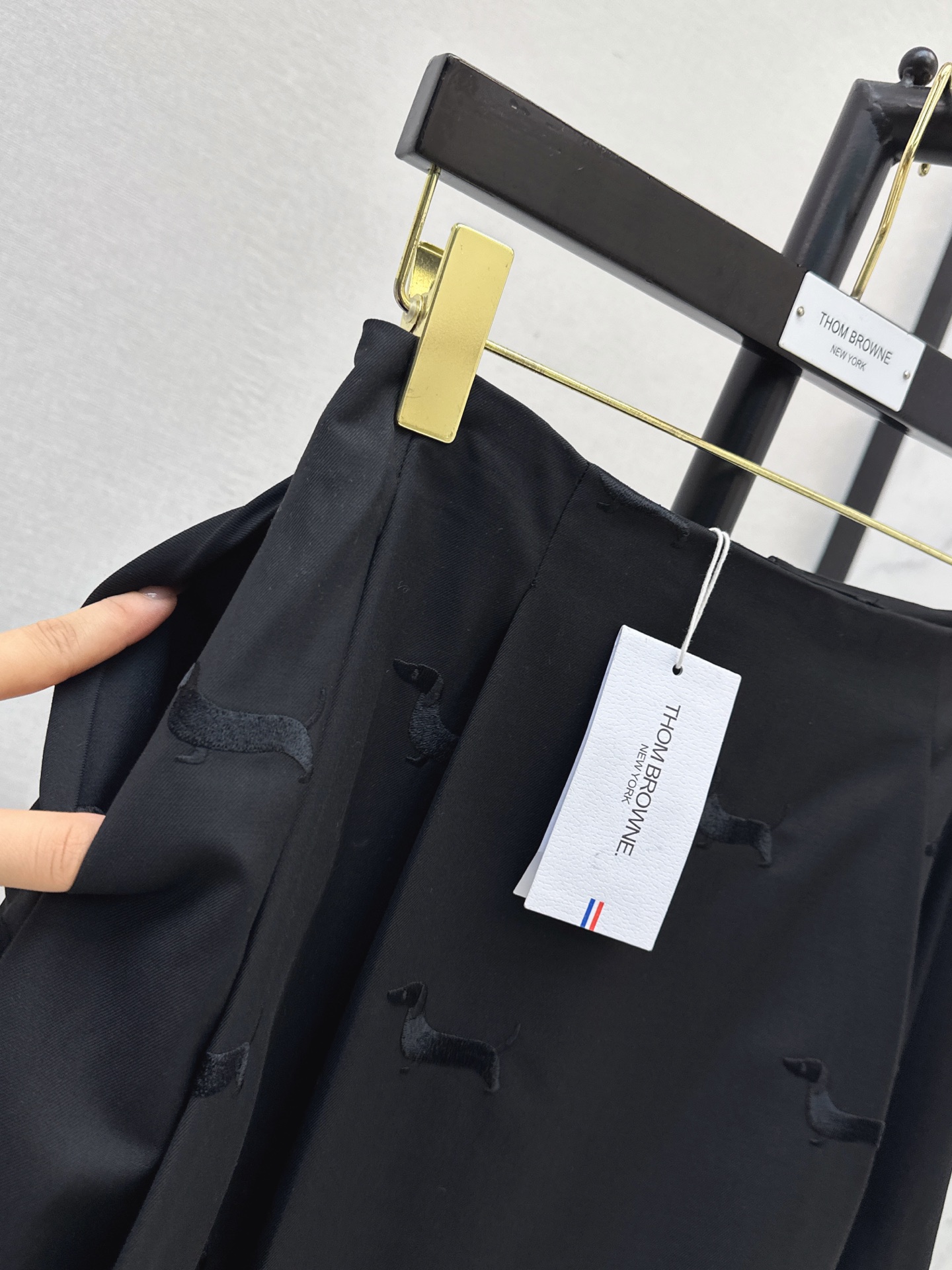 Thom 26fw embroidery skirt