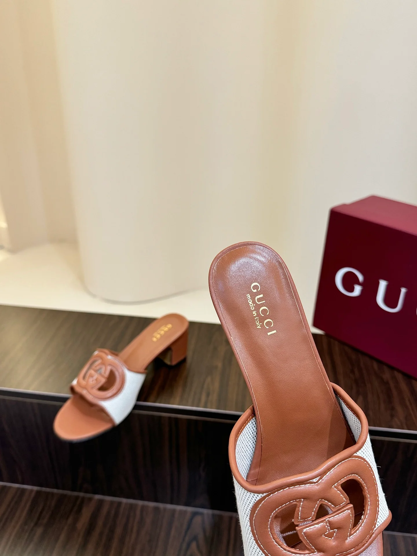 Gucc 25fw slide sandals