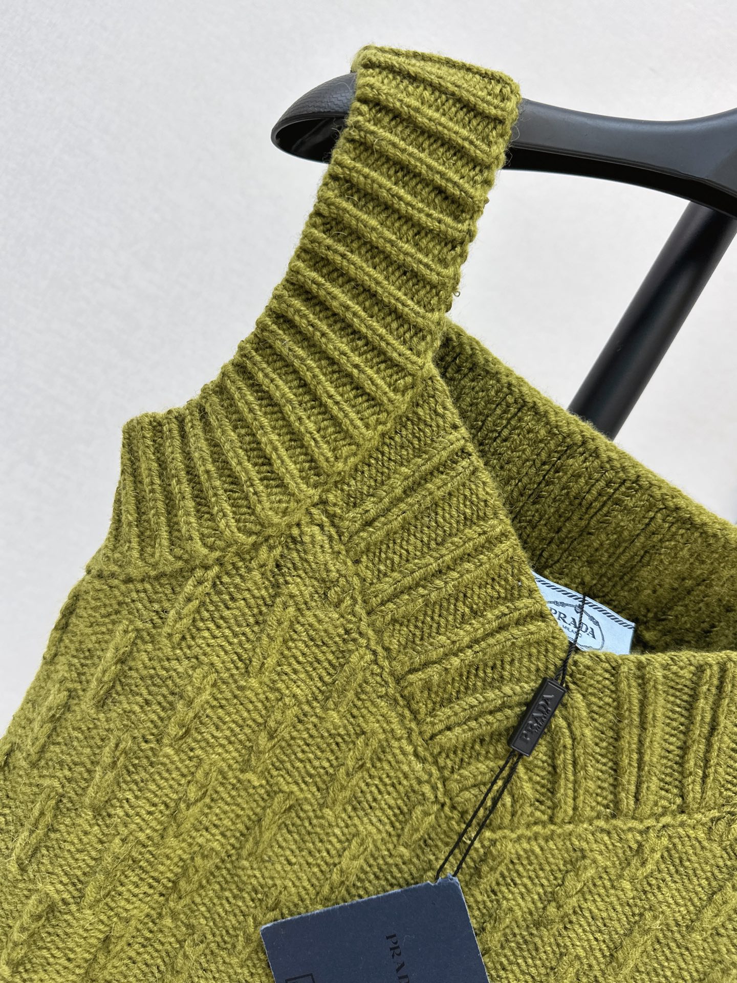Pra 26fw cable knit vest