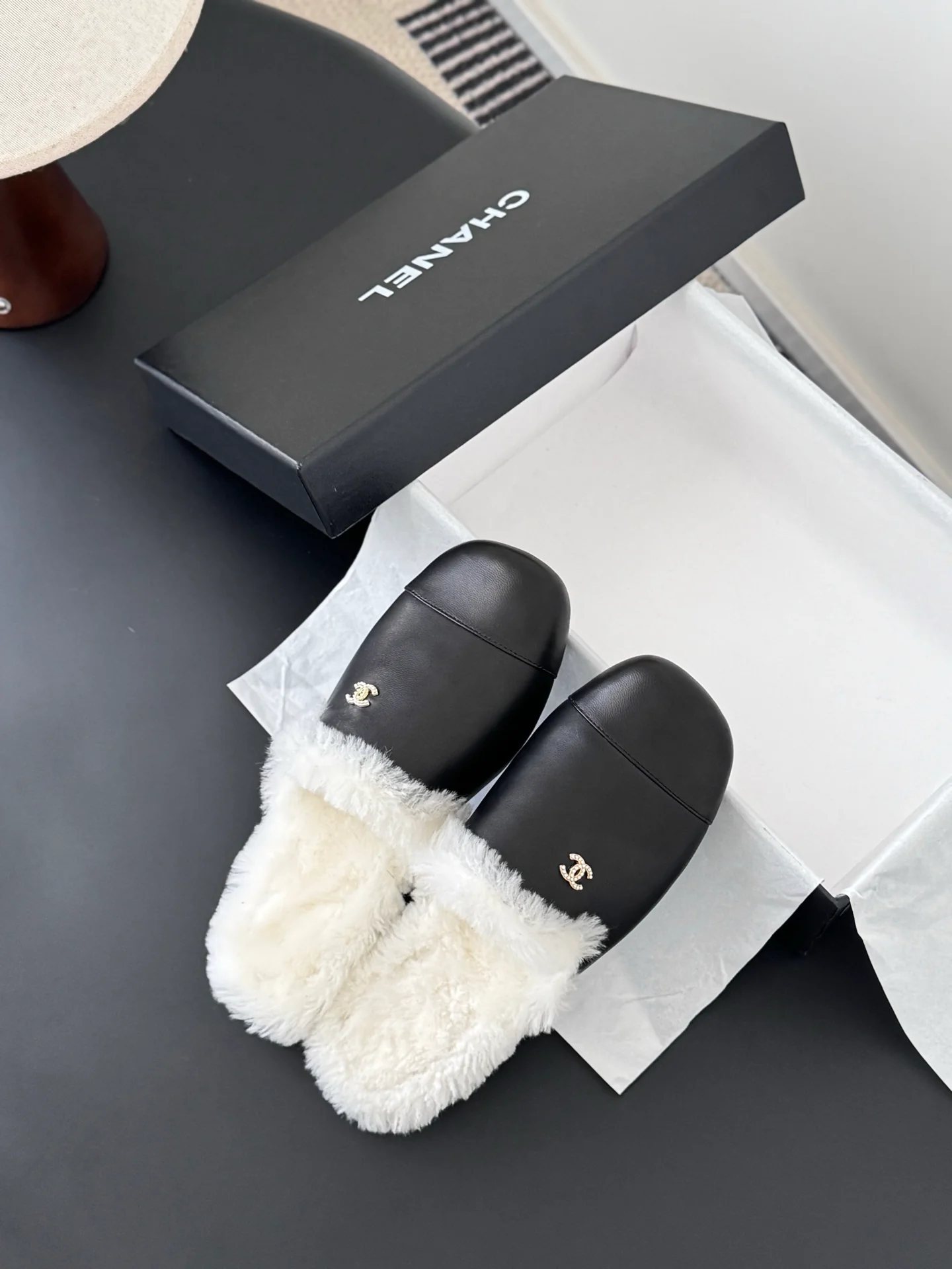 Chan 25fw fluffy slippers