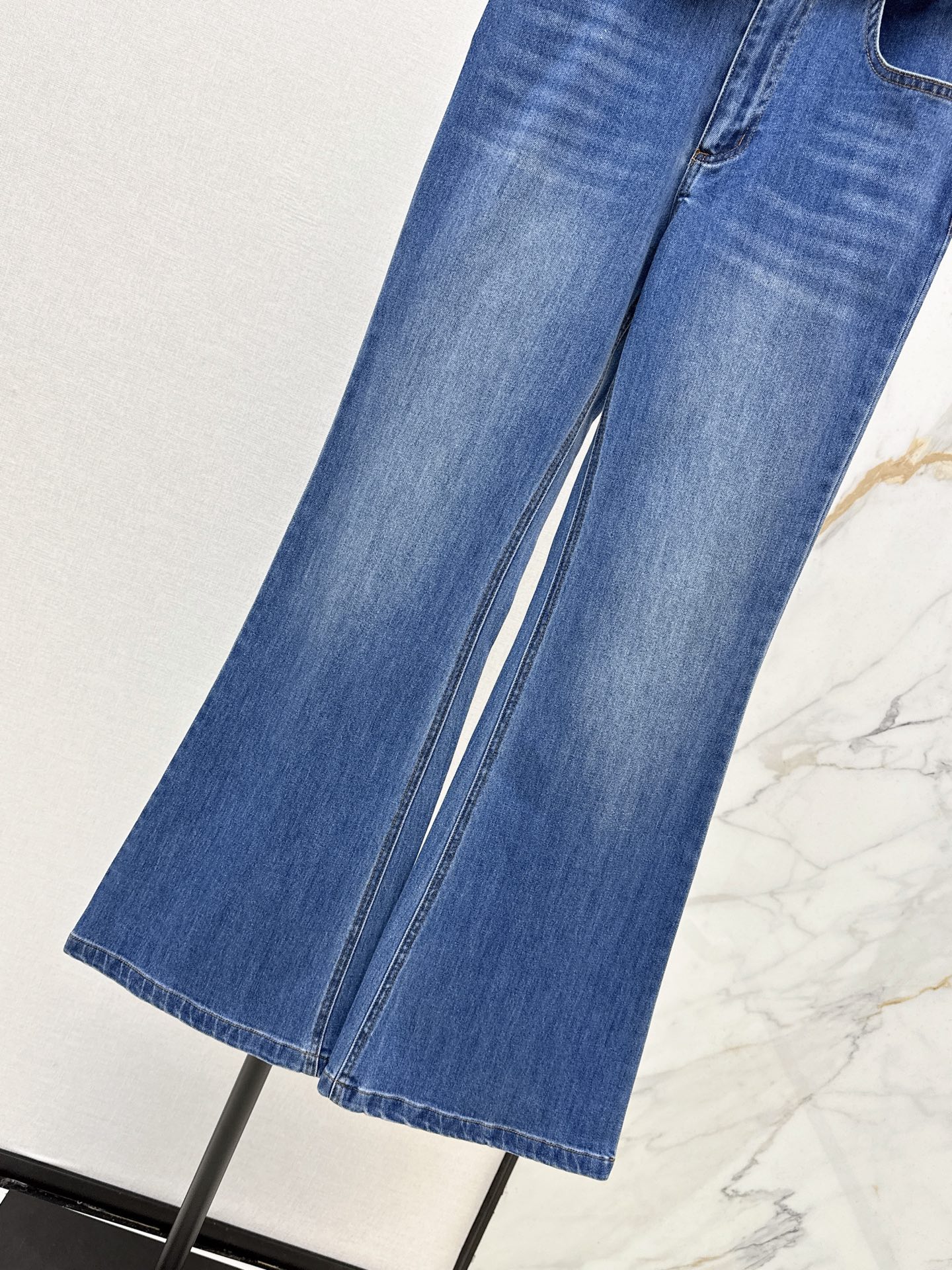 Brun 26fw belted flared jeans