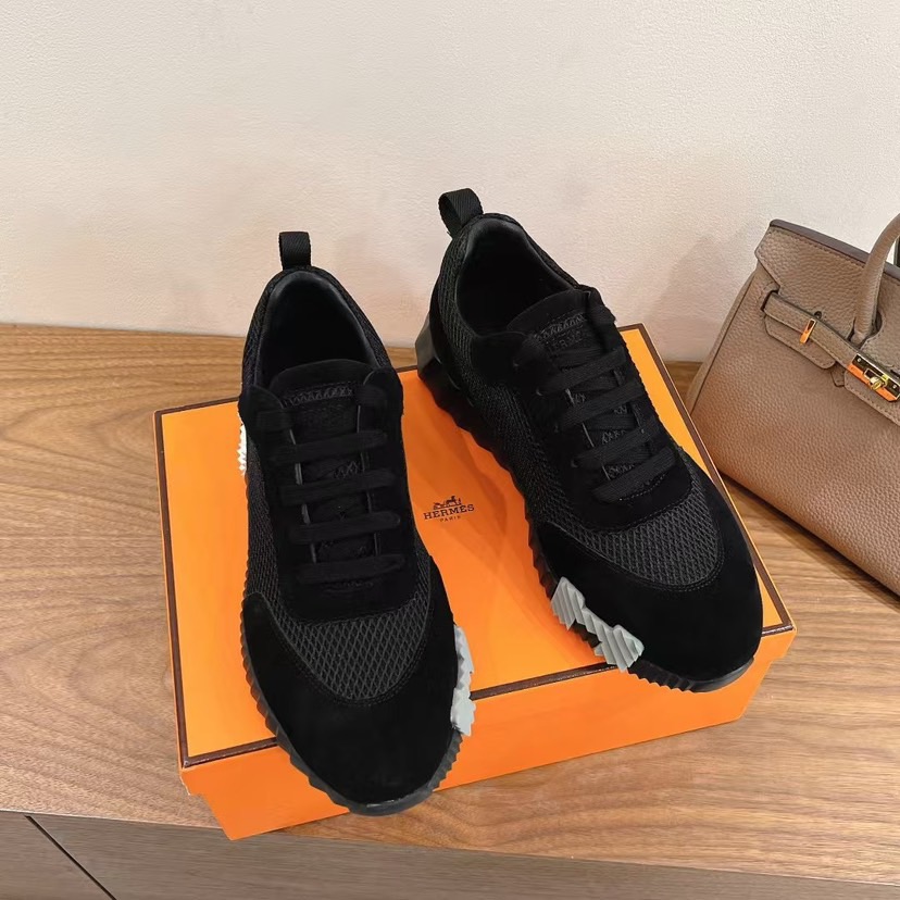 Herm bouncing sneakers