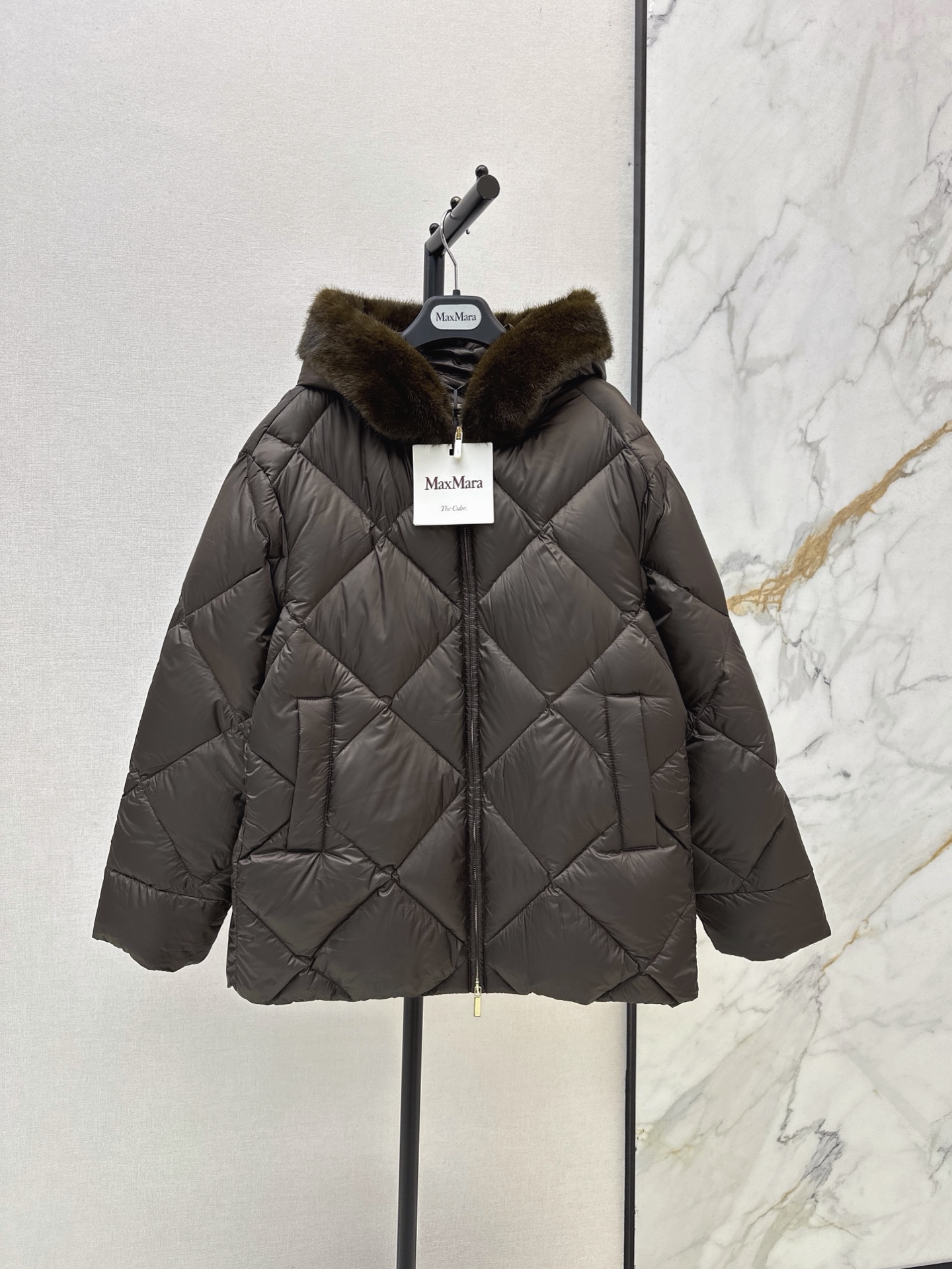 Max 26fw fur-trim down jacket