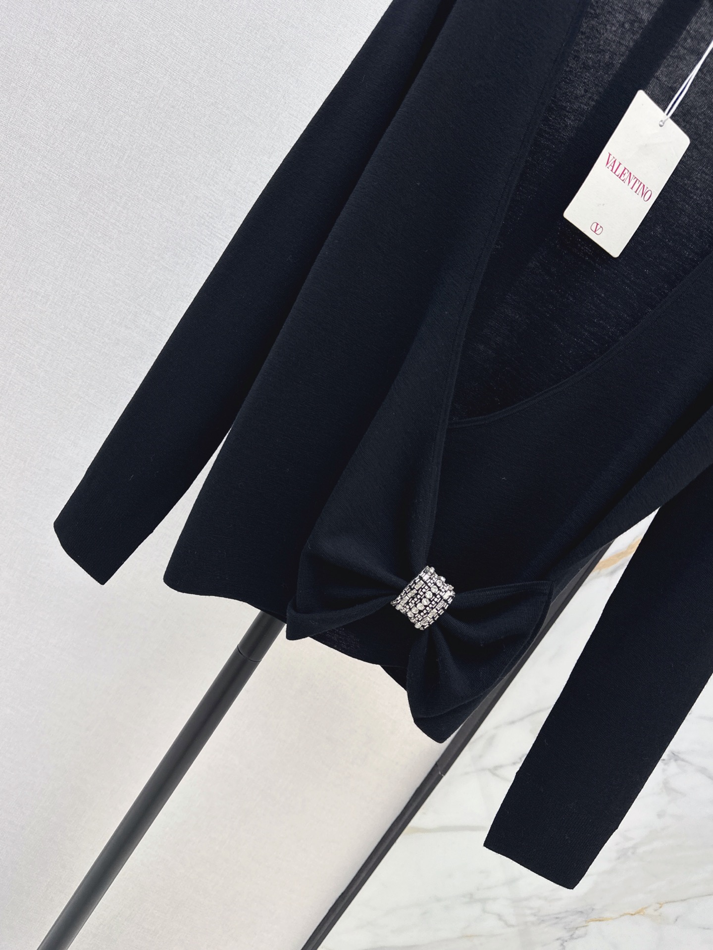 Valen 26fw rhinestone-buckle knit top